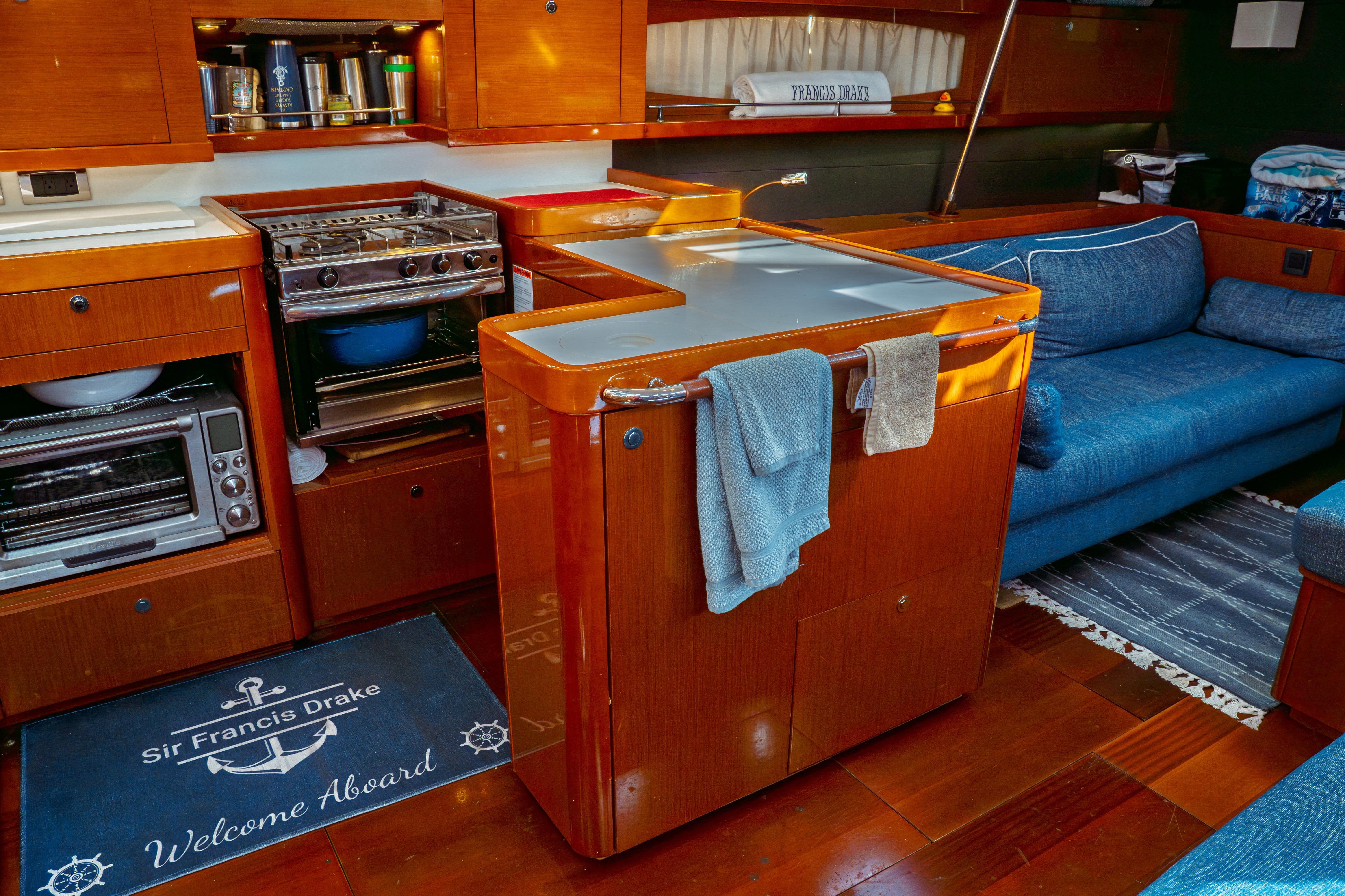 2016 Beneteau Oceanis 60 Boat