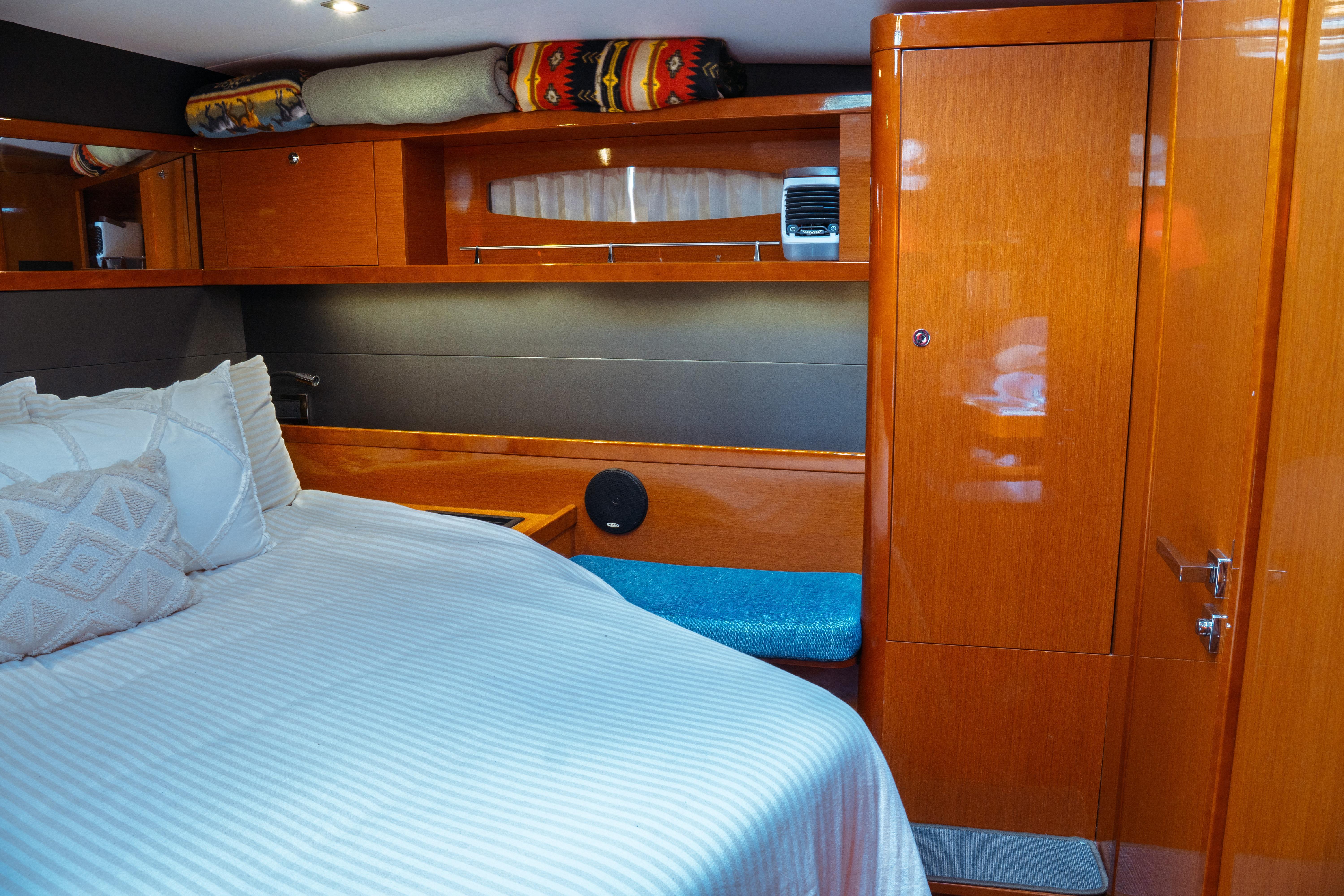 2016 Beneteau Oceanis 60 Boat