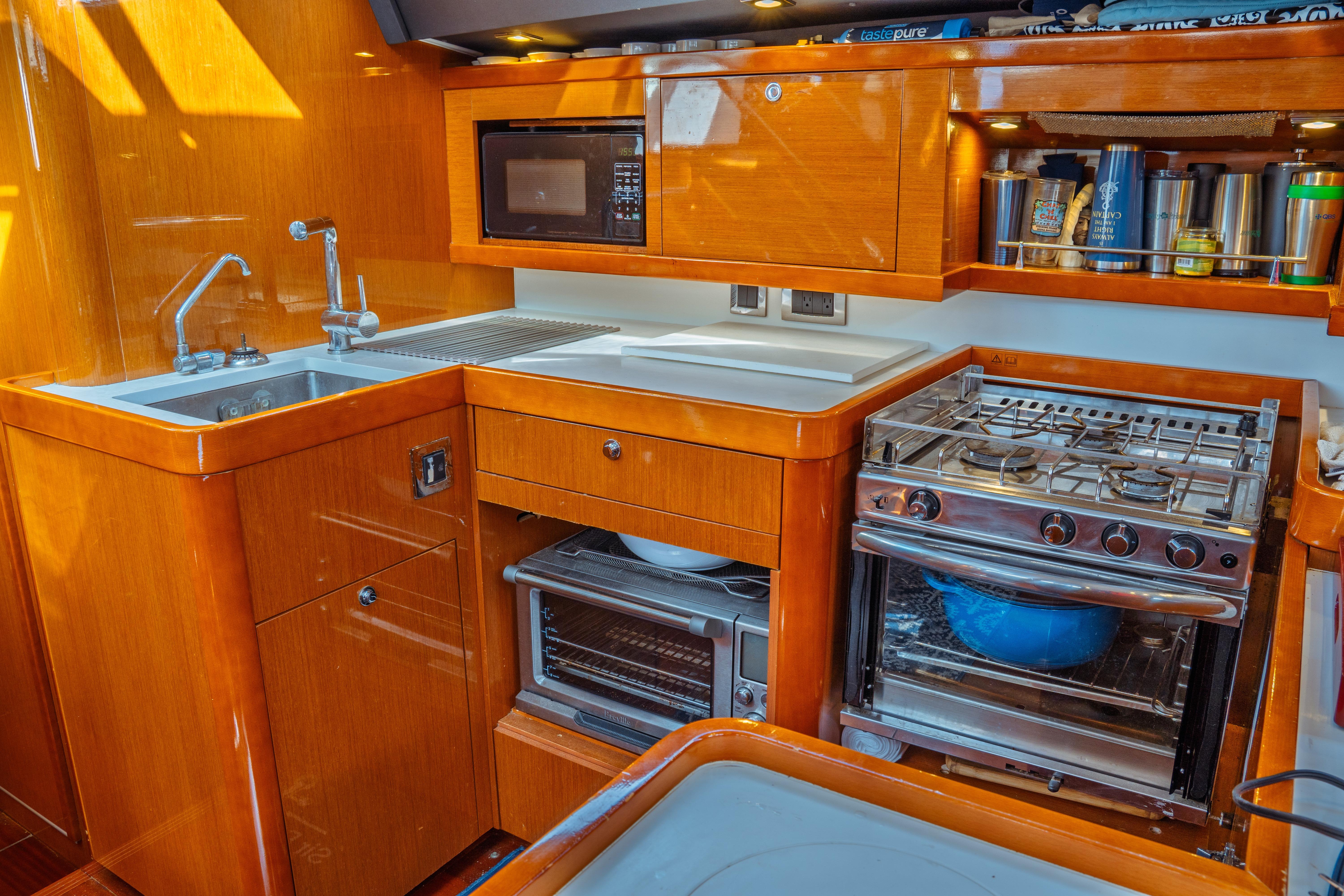 2016 Beneteau Oceanis 60 Boat