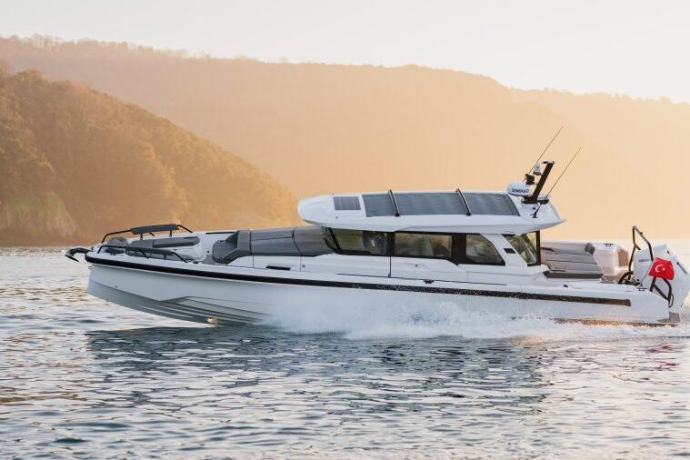 2027 Axopar 38 Cross Cabin Pilothouse