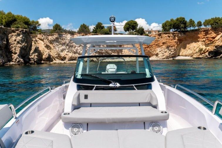 2027 Axopar 29 Sun-Top Freshwater Fishing
