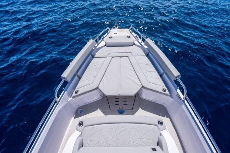 2027 Axopar 29 Sun-Top Freshwater Fishing