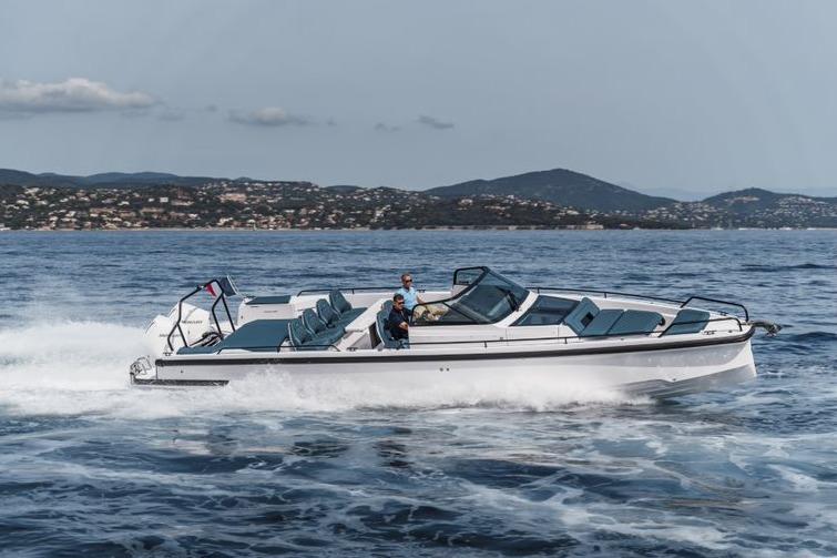 2027 Axopar 37 Spyder Cruisers