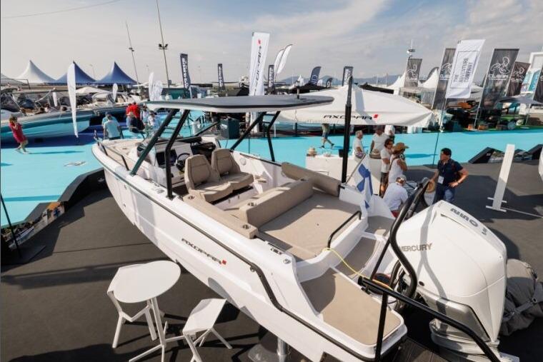 2027 Axopar 25 Cross Top Cruisers