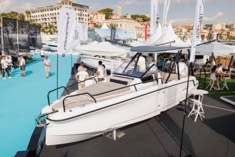 2027 Axopar 25 Cross Top Cruisers
