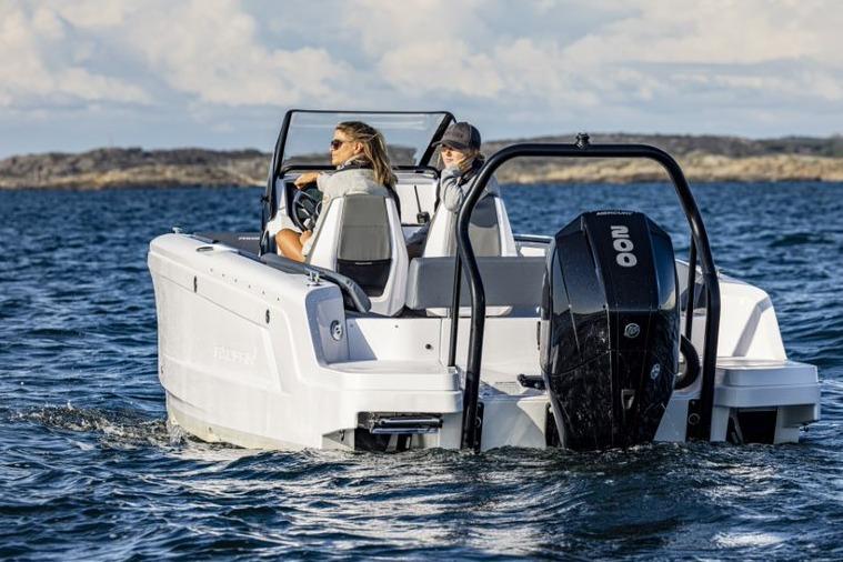 2027 Axopar 22 Spyder Center Consoles