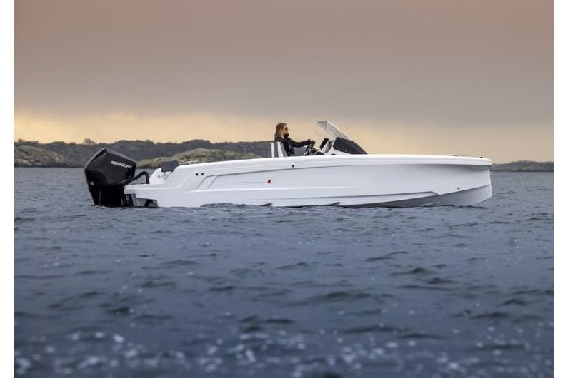 2027 Axopar 22 Spyder Center Consoles