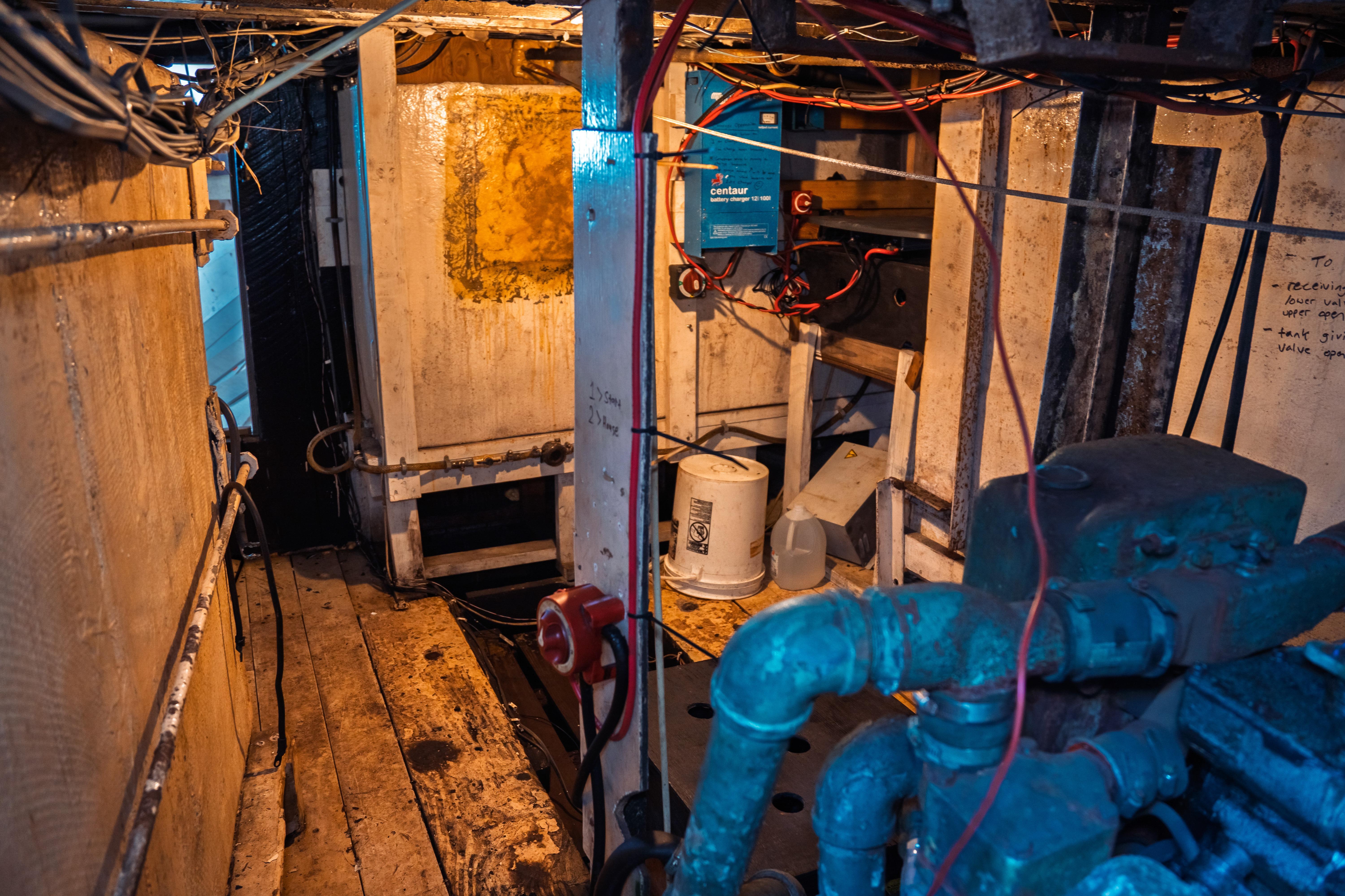 1977 Custom 43 Trawler Trawlers