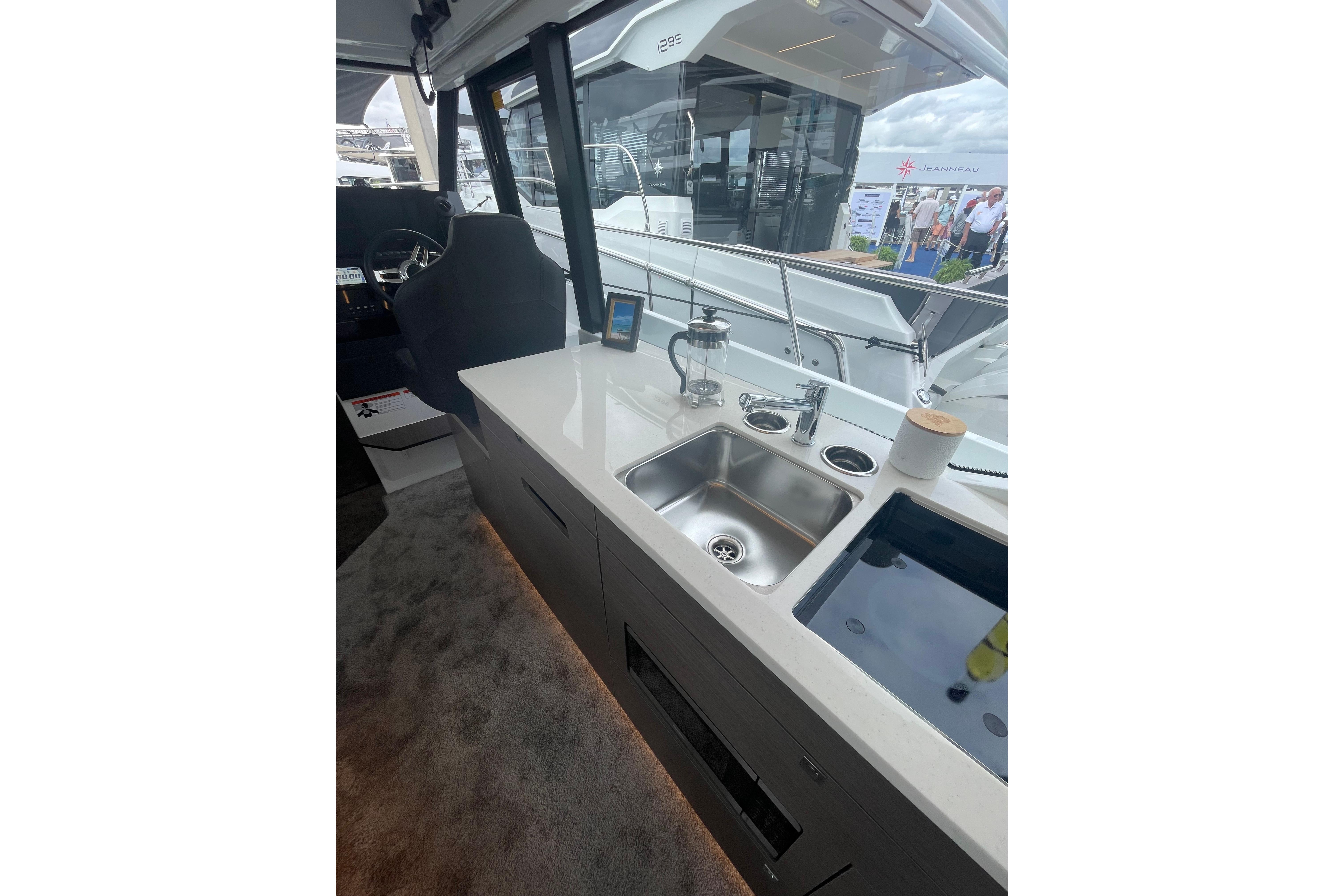 2026 Jeanneau NC 1095 Fly Series 2 Boat