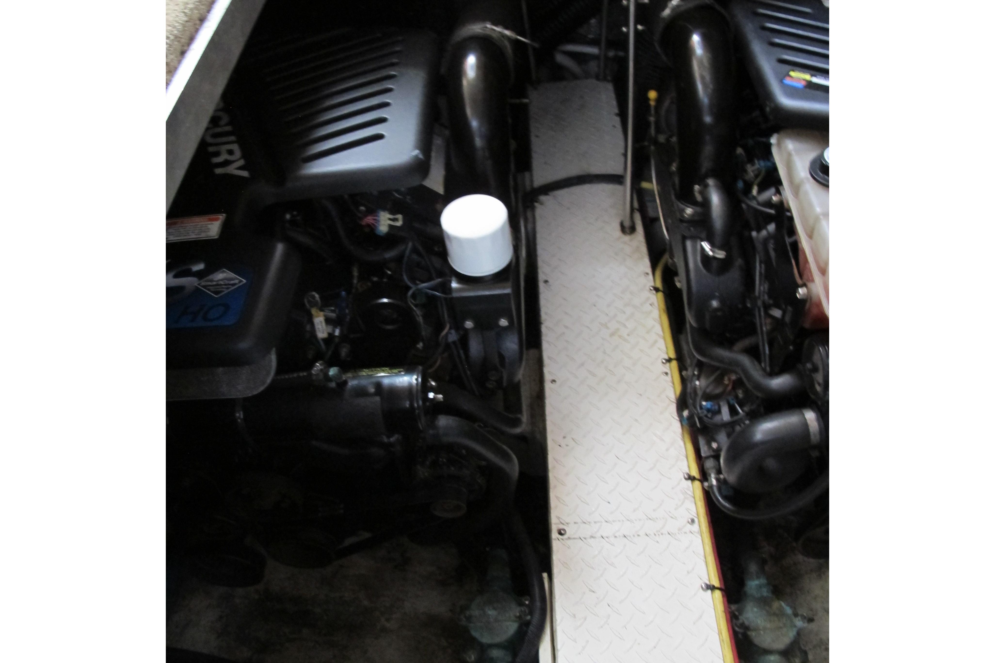 2006 Cruisers Yachts 385 Motoryacht Motor Yachts