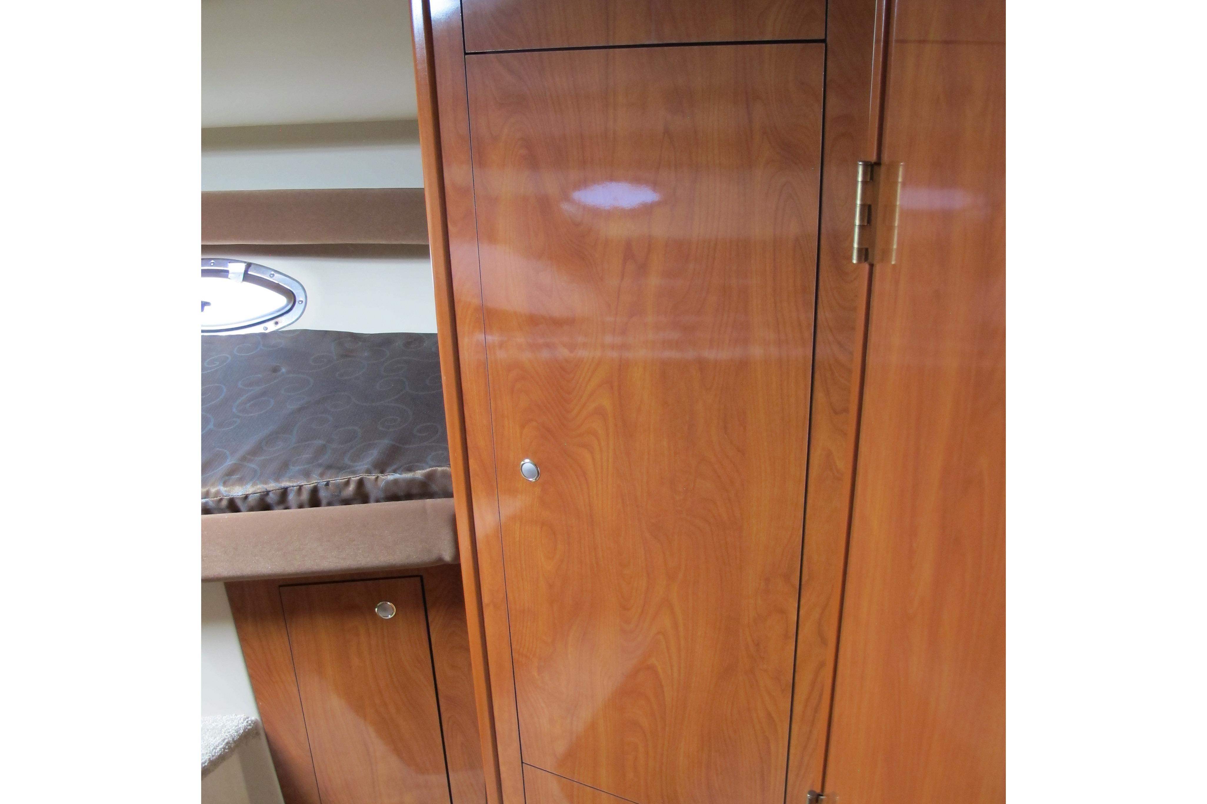 2006 Cruisers Yachts 385 Motoryacht Motor Yachts