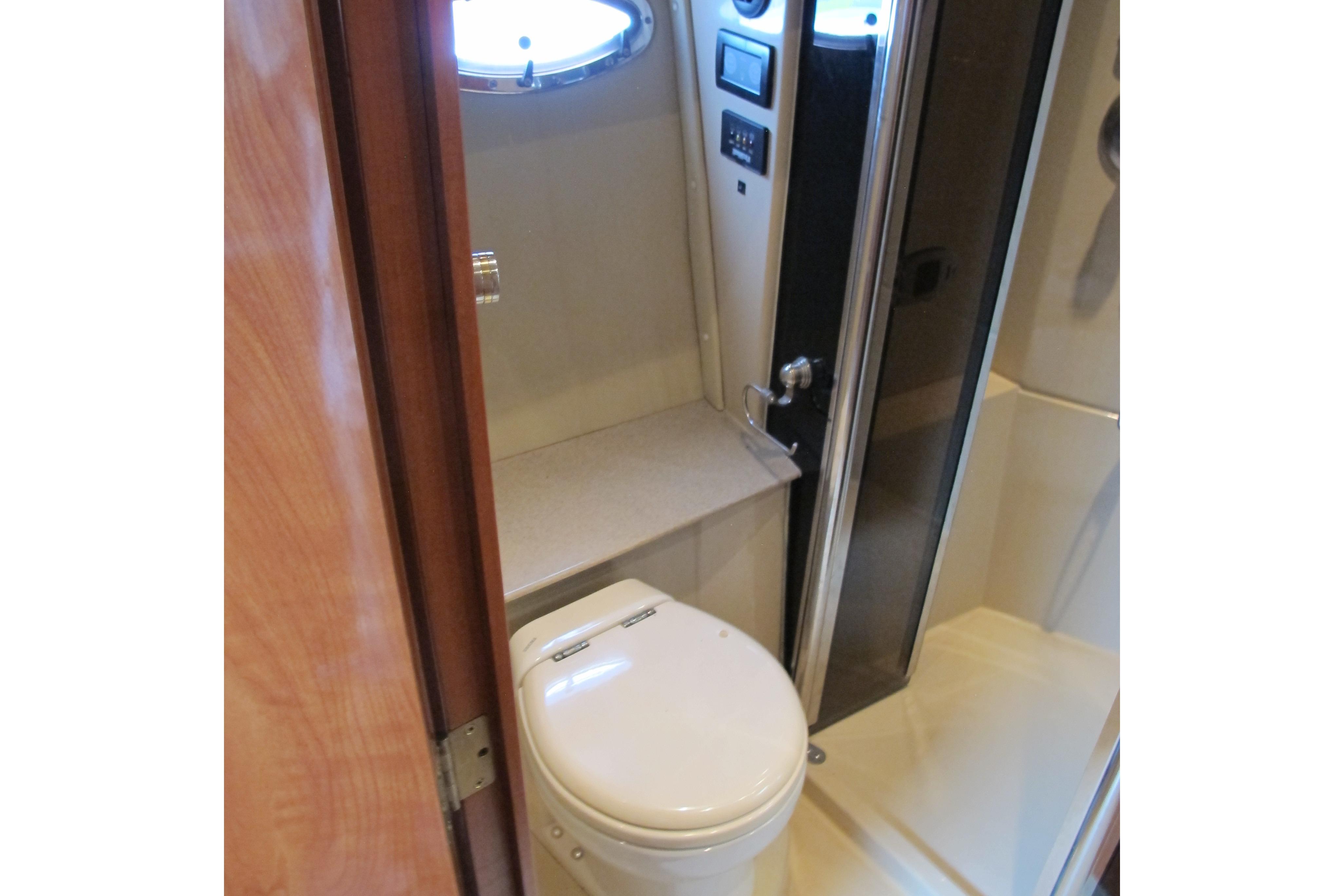 2006 Cruisers Yachts 385 Motoryacht Motor Yachts
