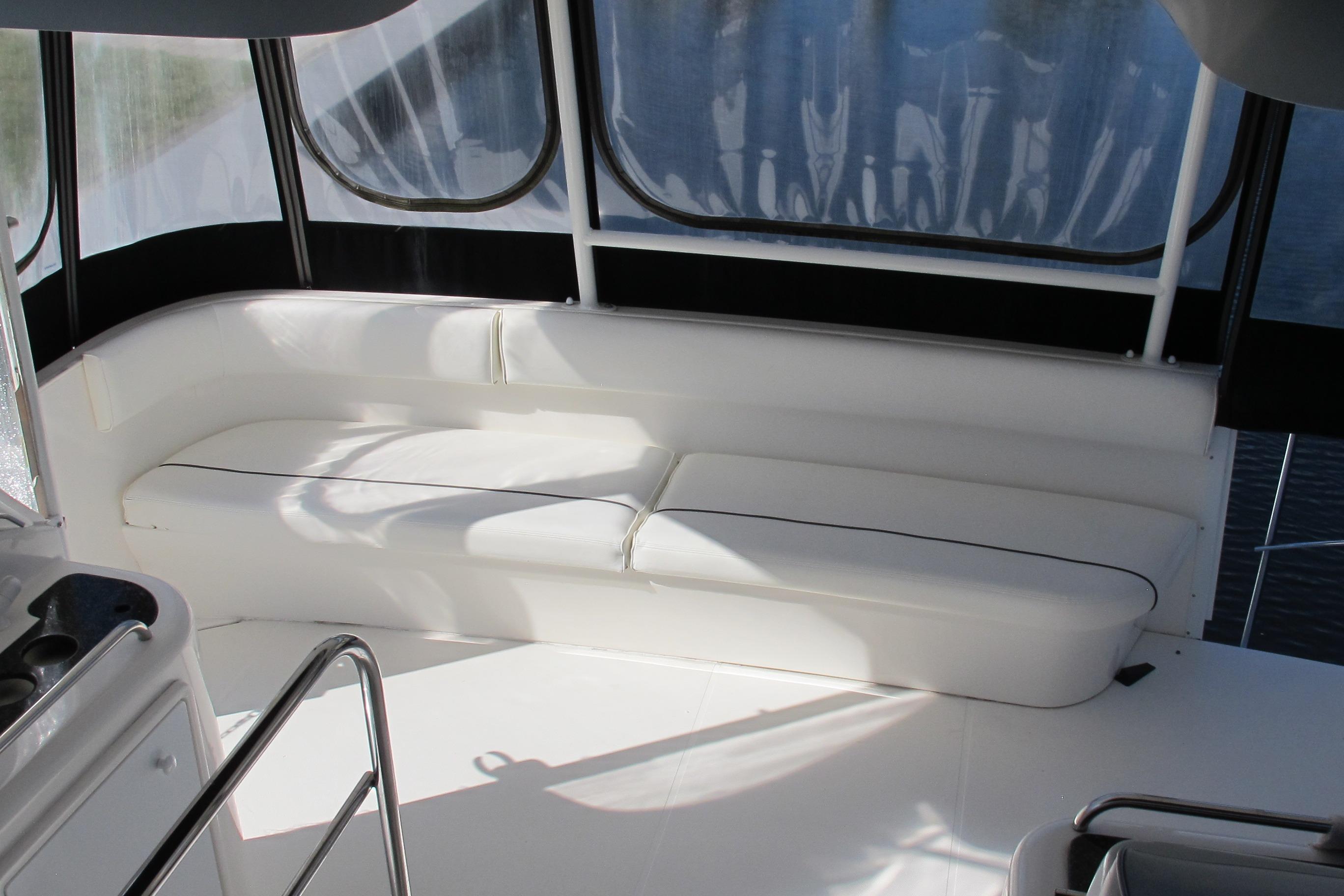2006 Cruisers Yachts 385 Motoryacht Motor Yachts
