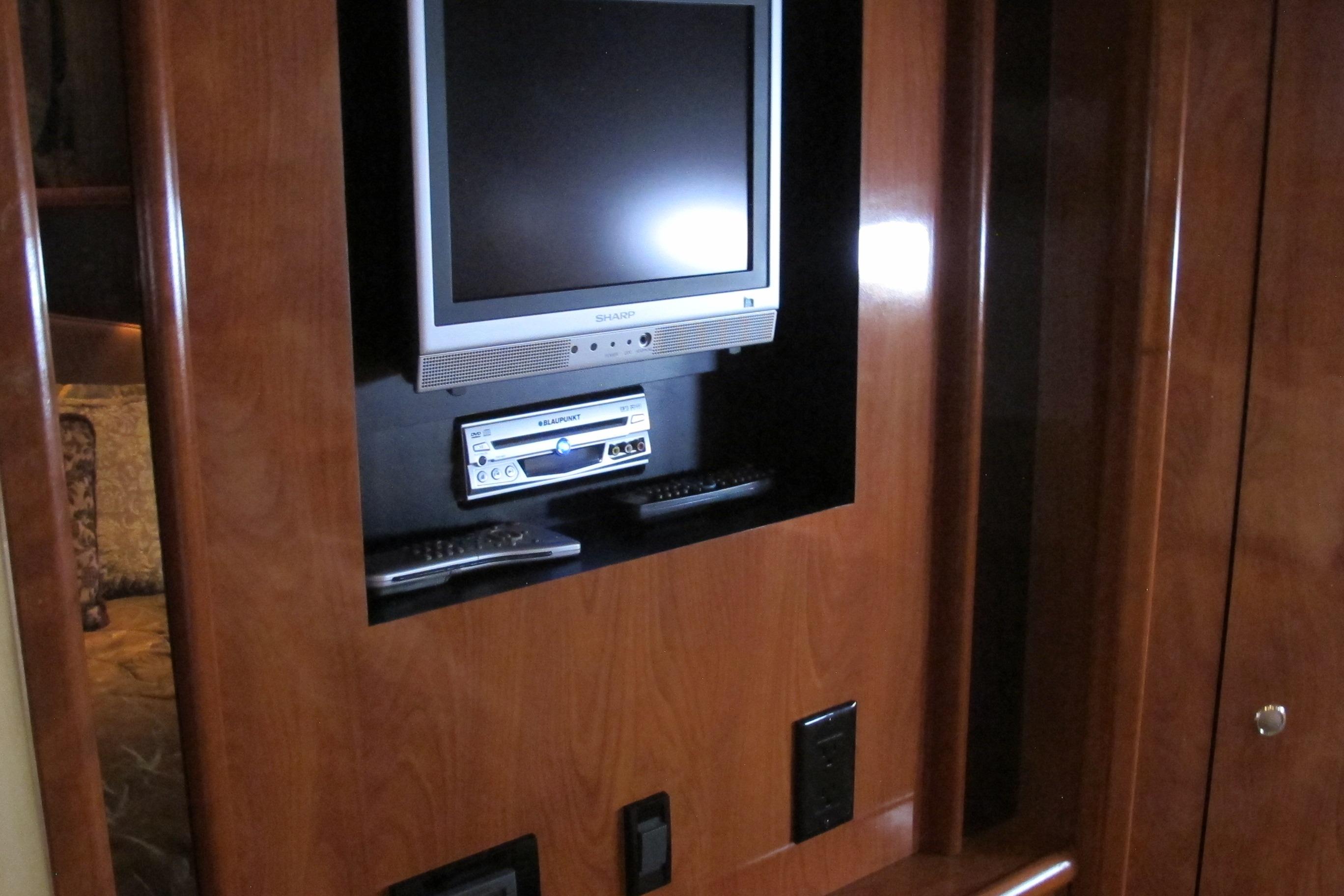 2006 Cruisers Yachts 385 Motoryacht Motor Yachts