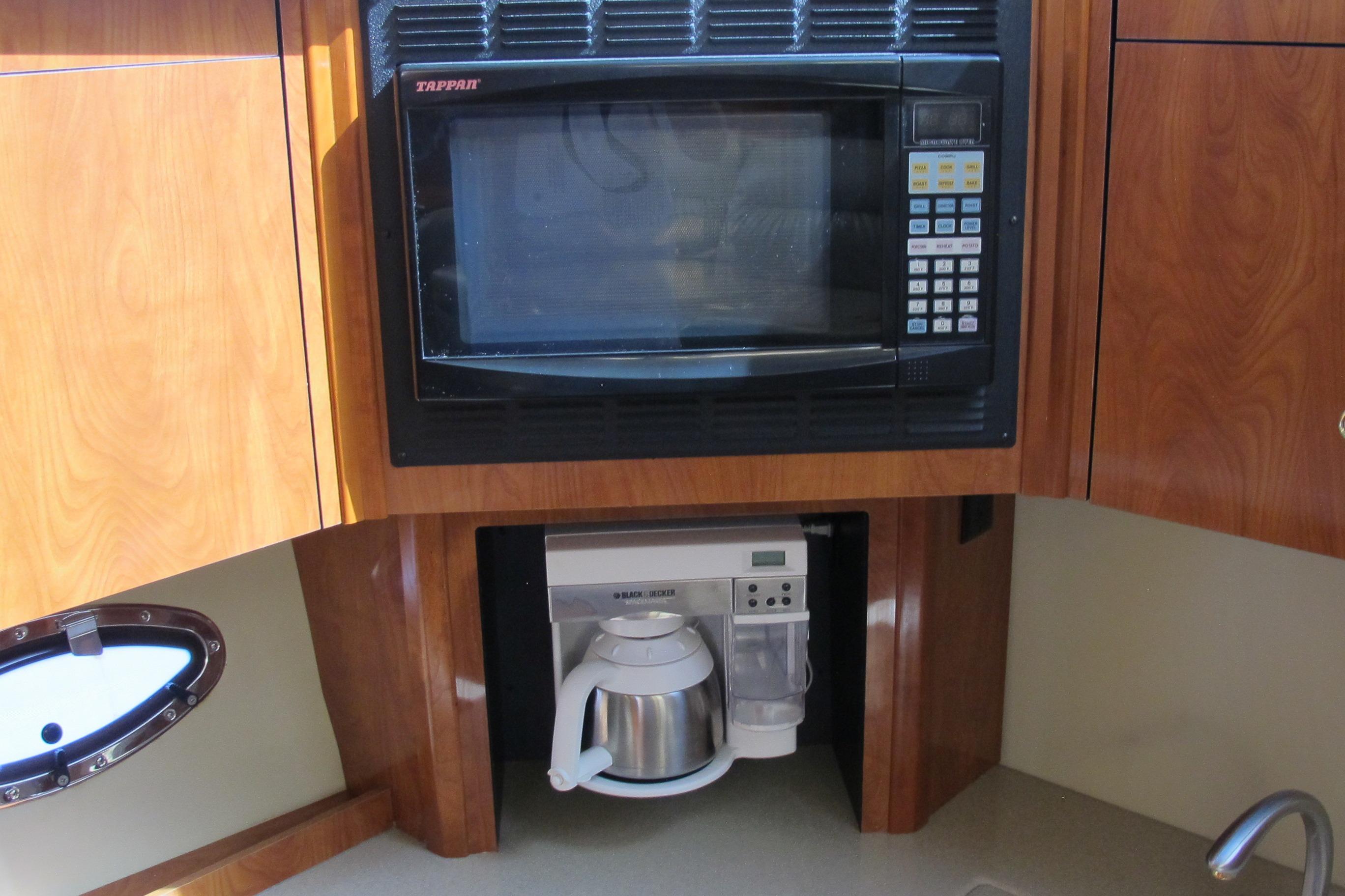 2006 Cruisers Yachts 385 Motoryacht Motor Yachts