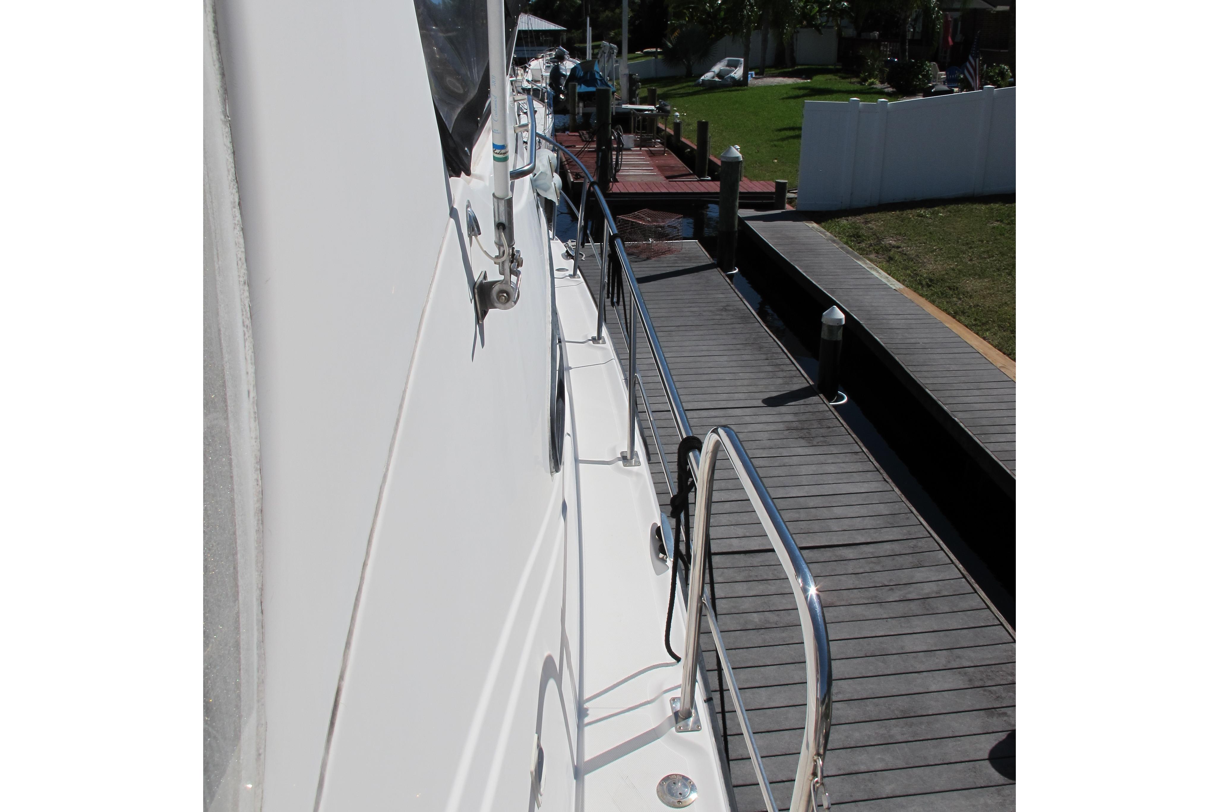 2006 Cruisers Yachts 385 Motoryacht Motor Yachts