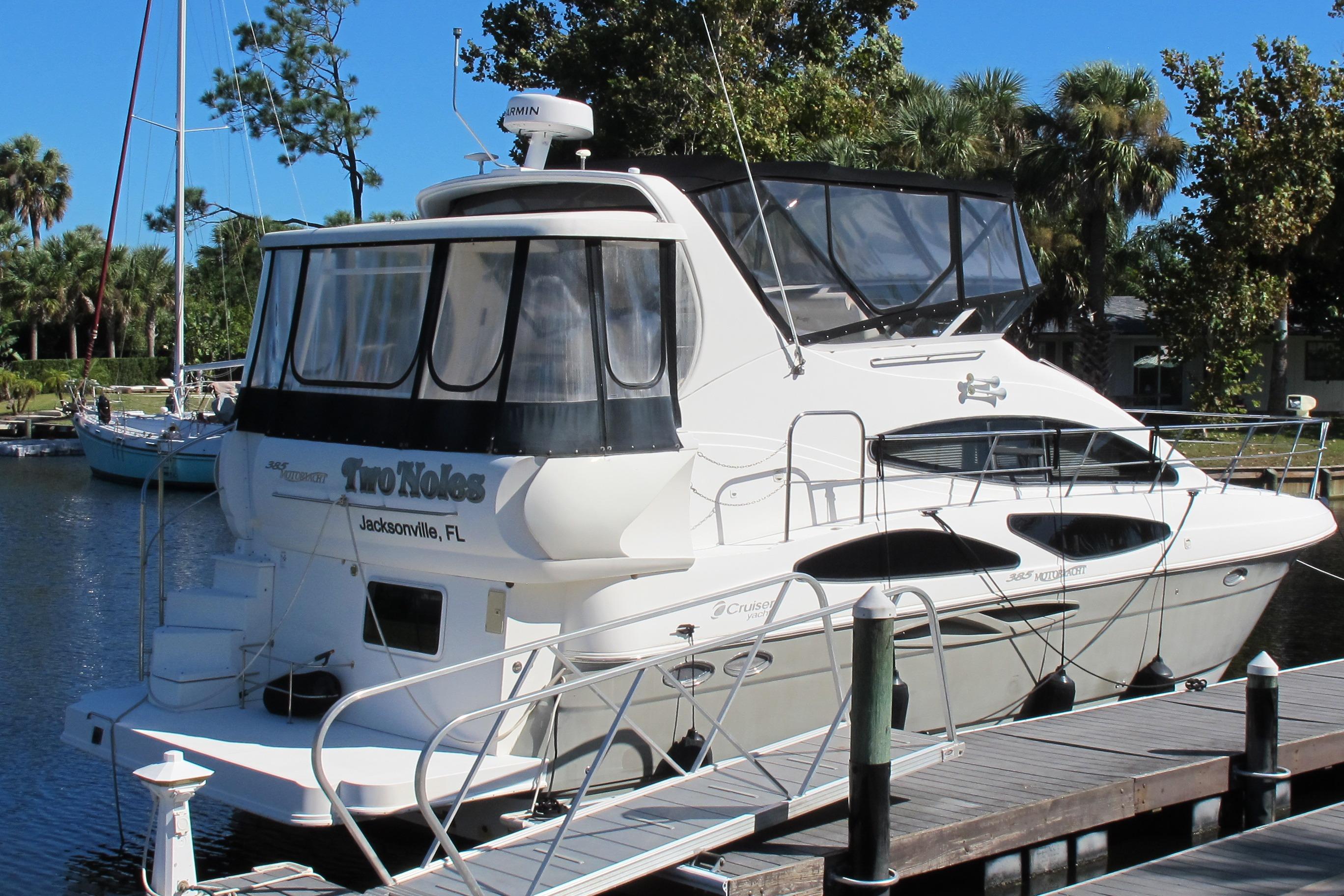 2006 Cruisers Yachts 385 Motoryacht Motor Yachts