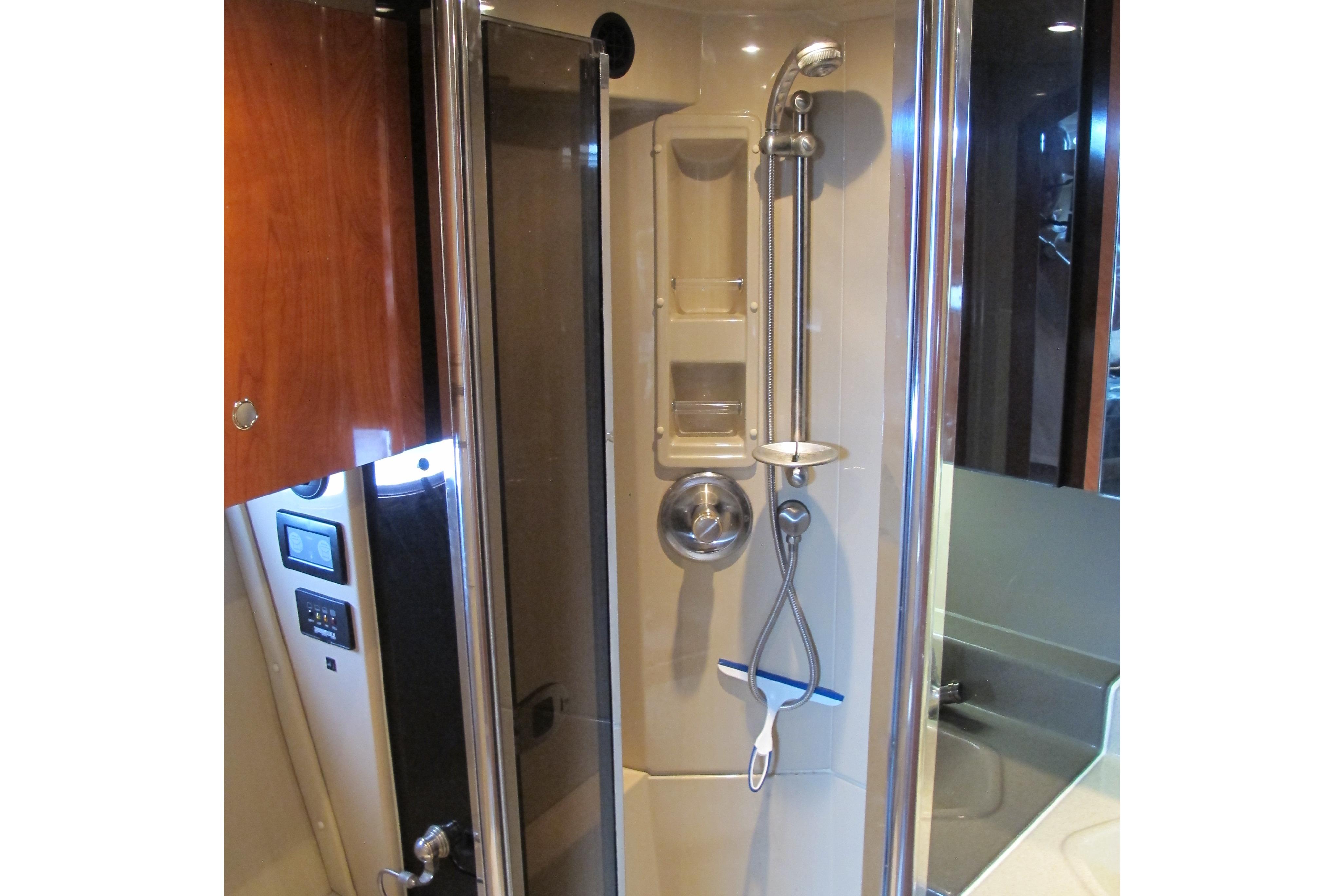 2006 Cruisers Yachts 385 Motoryacht Motor Yachts