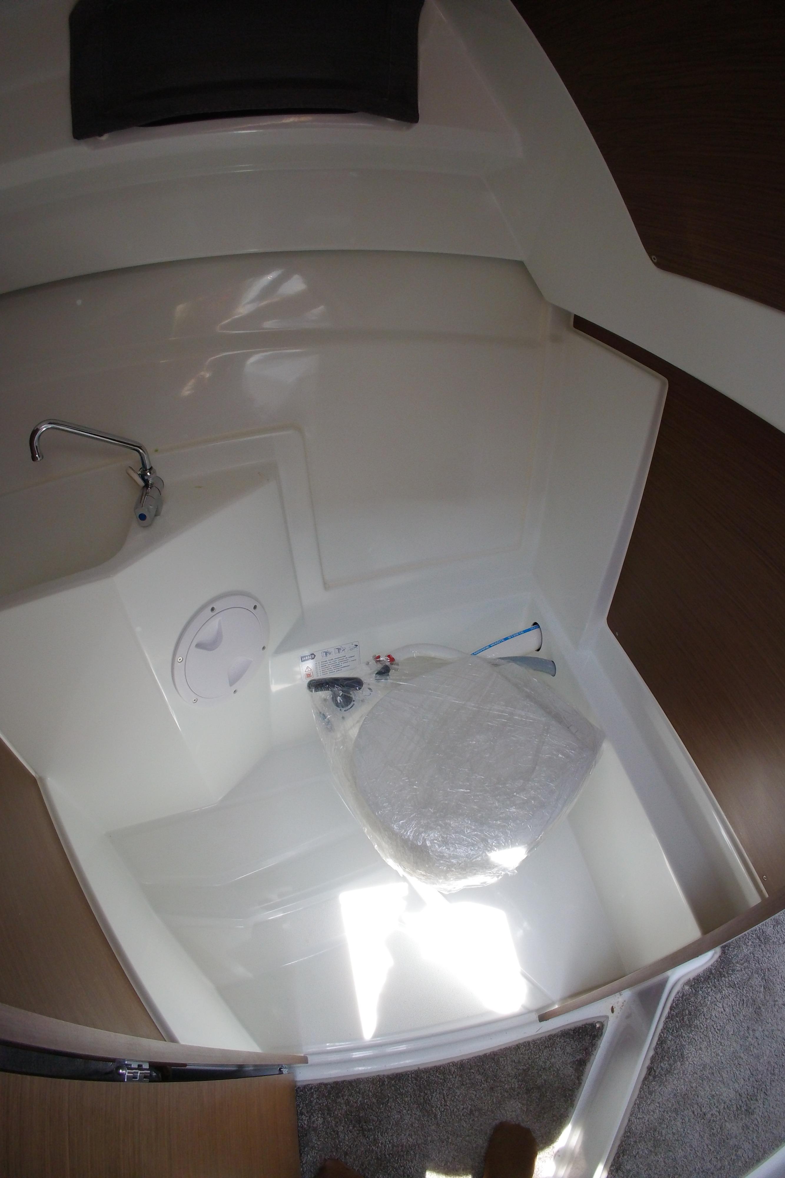 2022 Jeanneau NC 695 Series 2 Boat