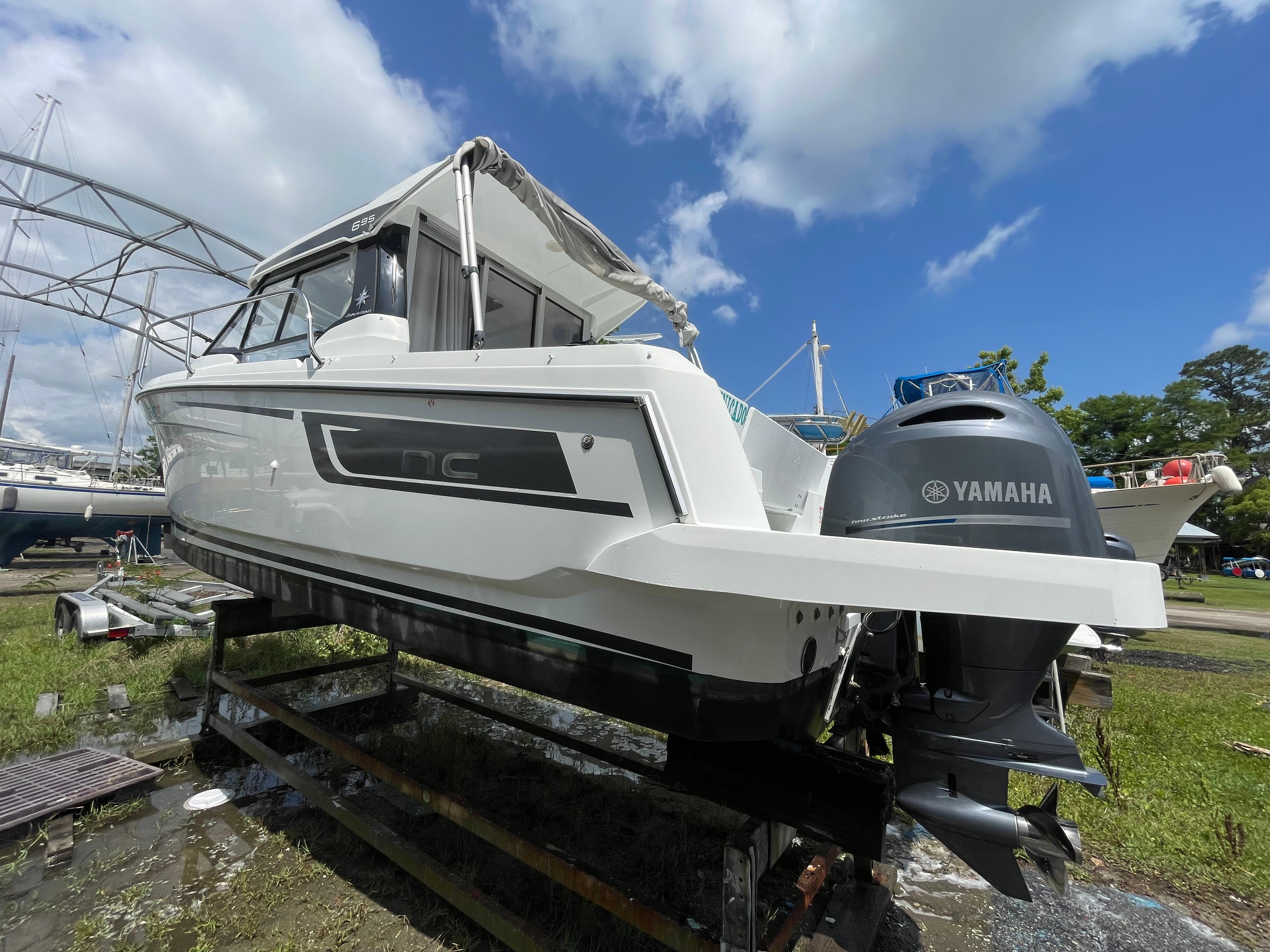 2022 Jeanneau NC 695 Series 2 Boat