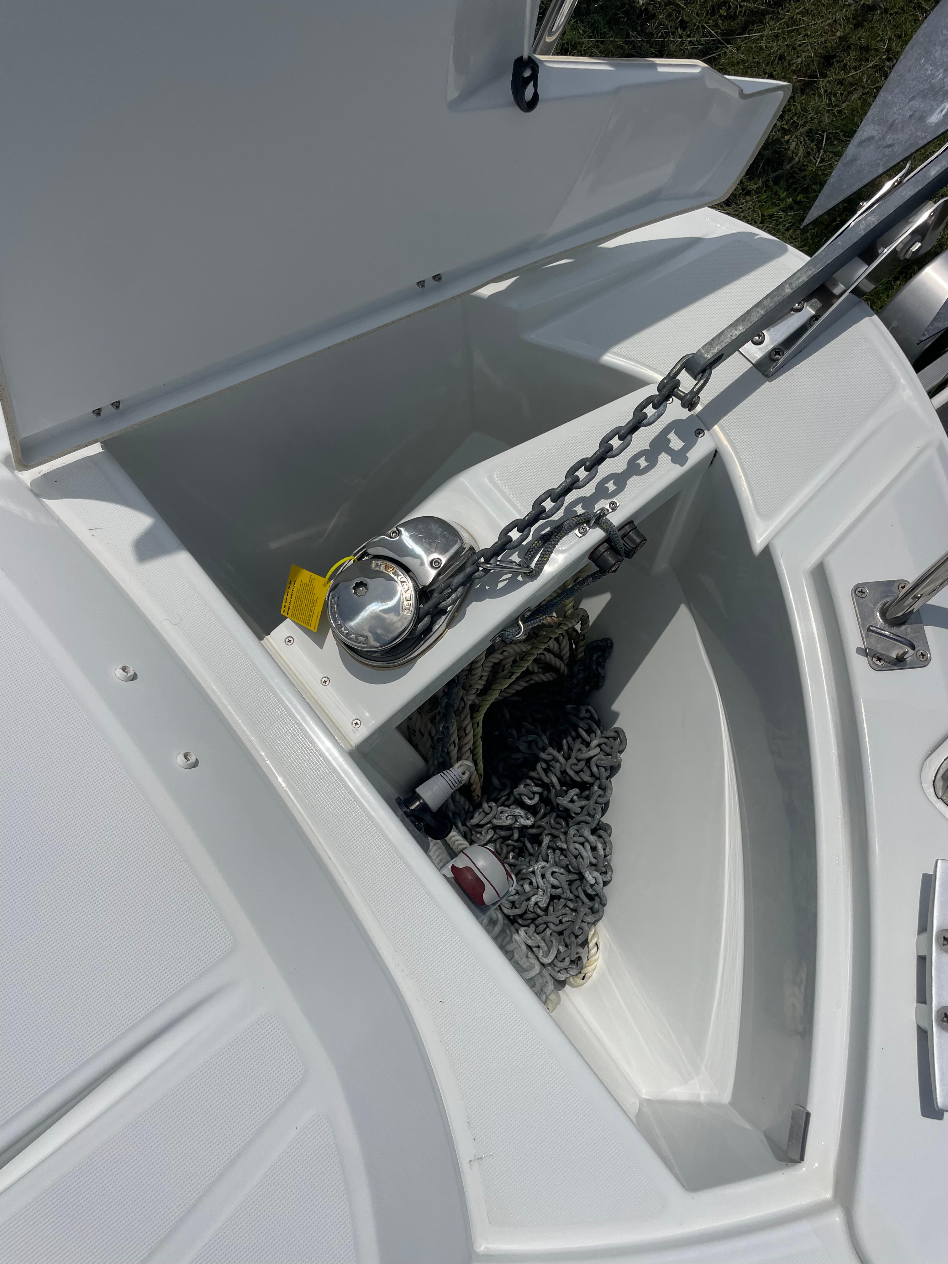 2022 Jeanneau NC 695 Series 2 Boat