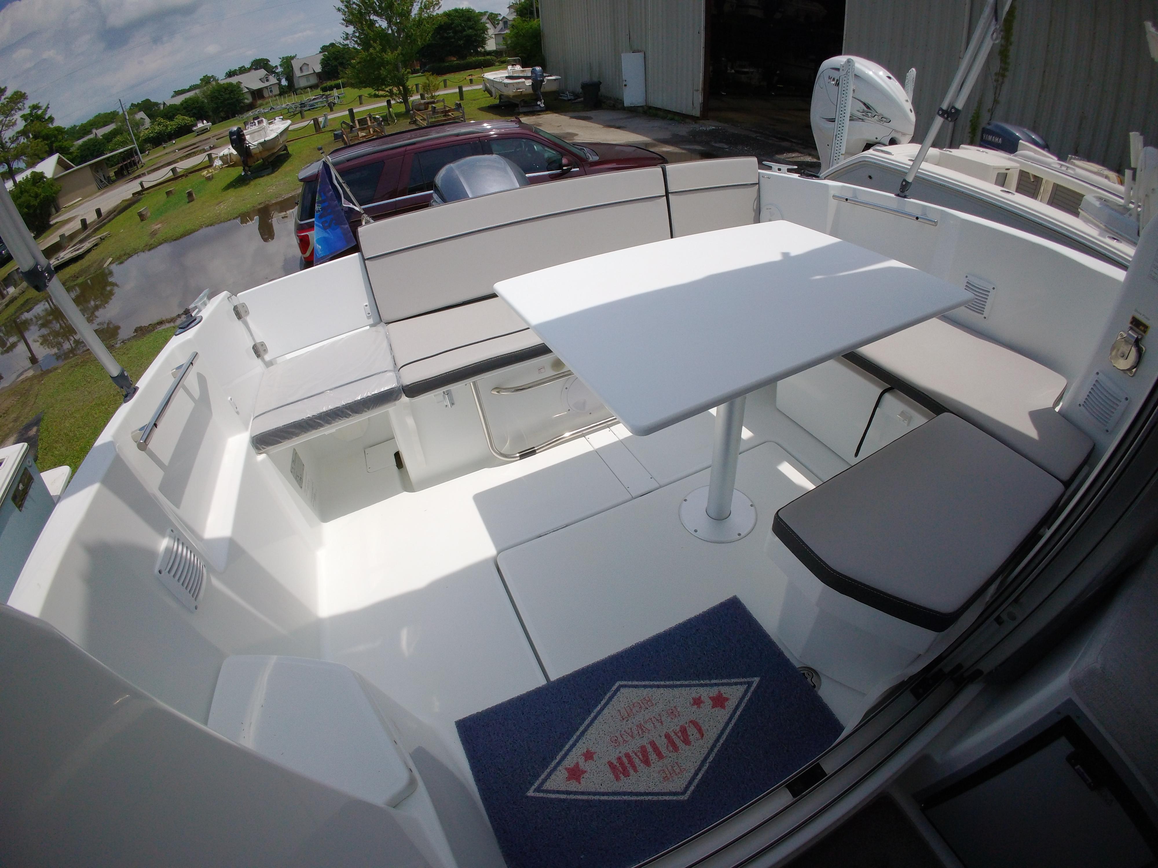 2022 Jeanneau NC 695 Series 2 Boat