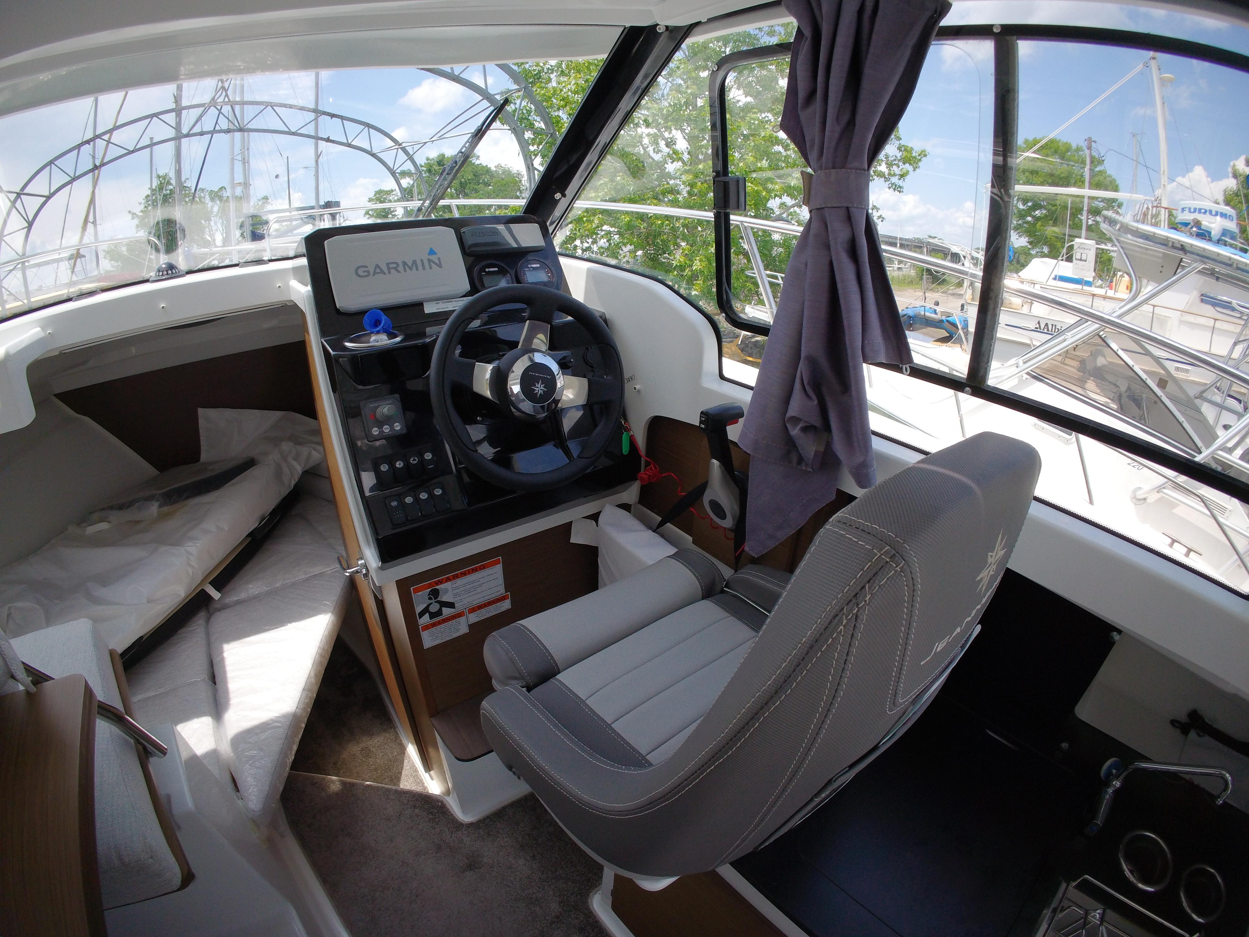2022 Jeanneau NC 695 Series 2 Boat