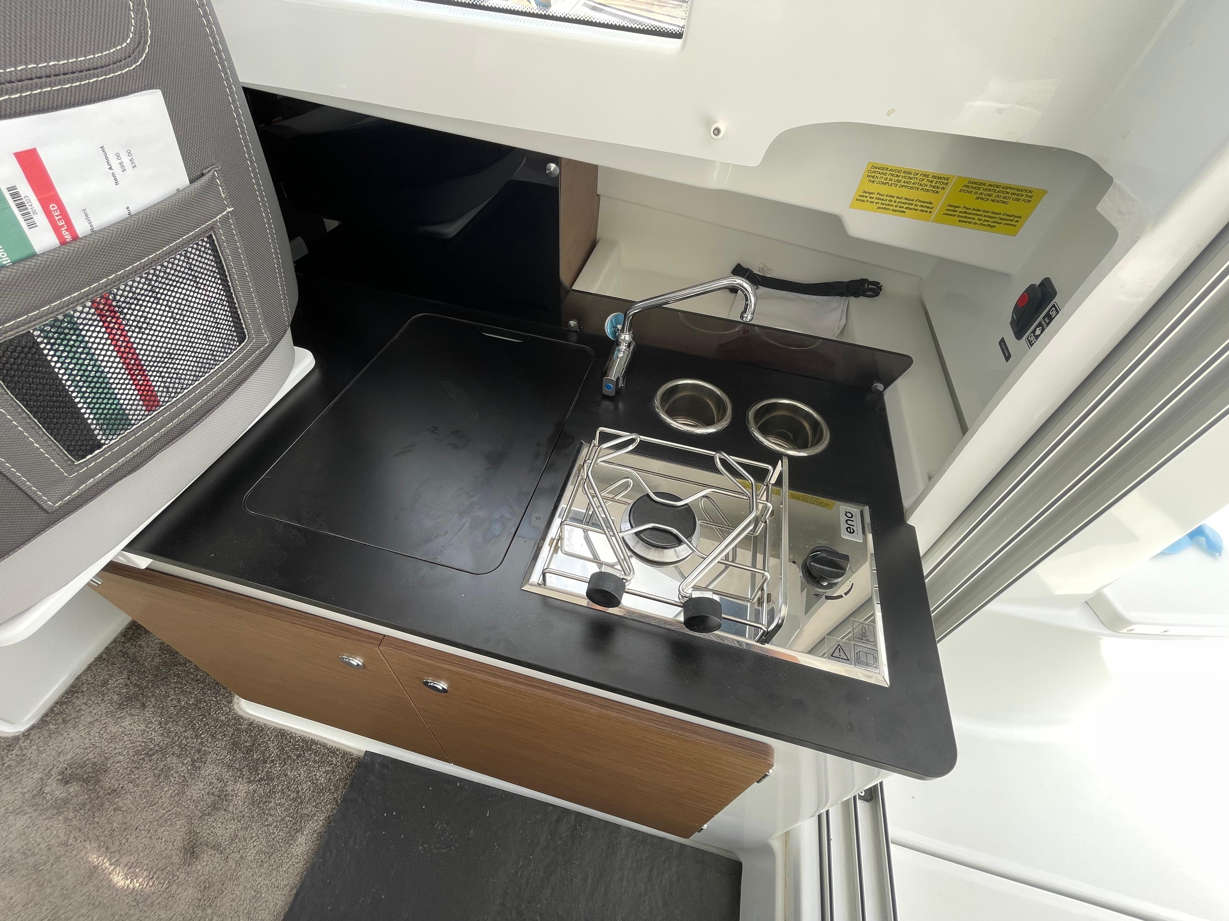 2022 Jeanneau NC 695 Series 2 Boat