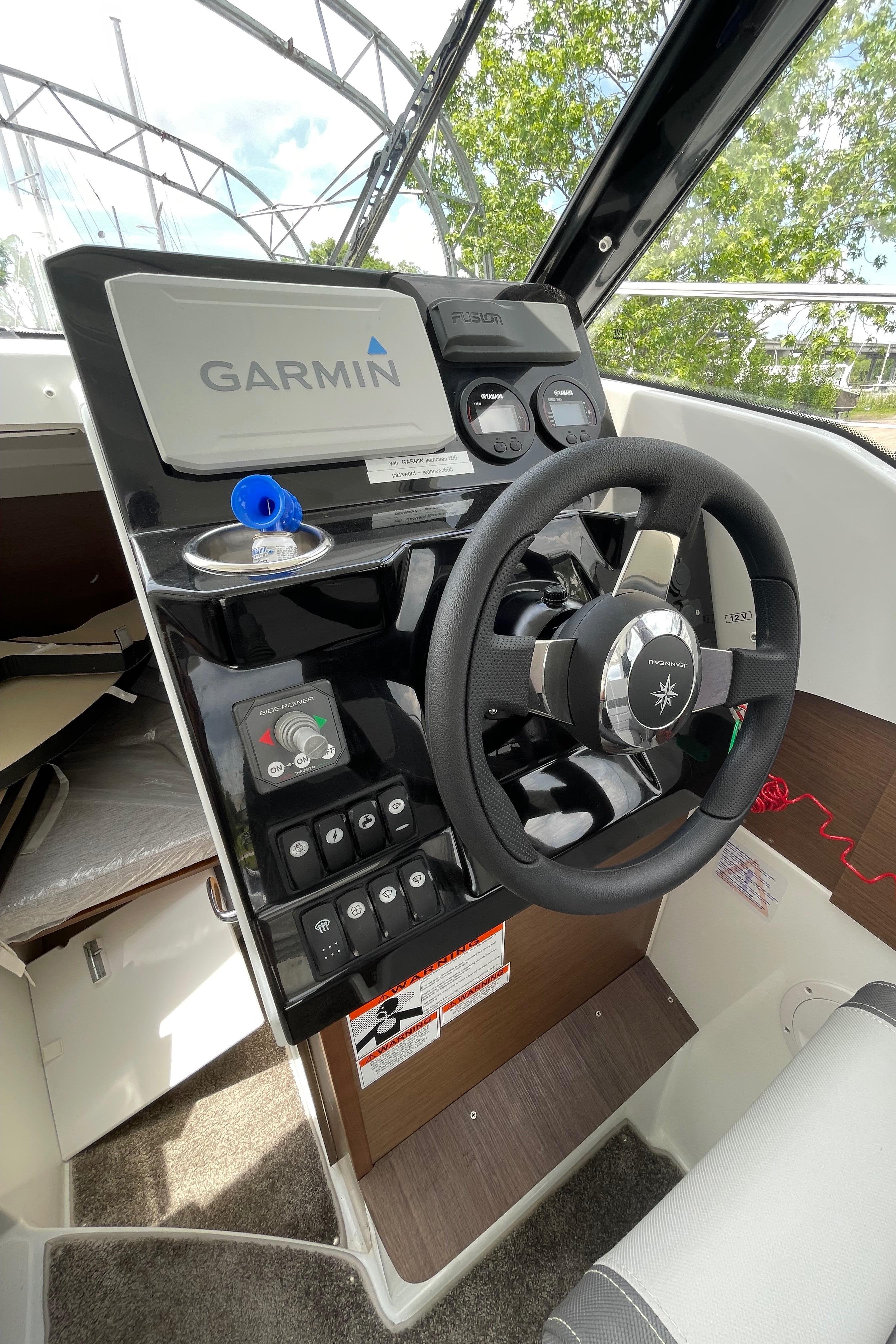 2022 Jeanneau NC 695 Series 2 Boat