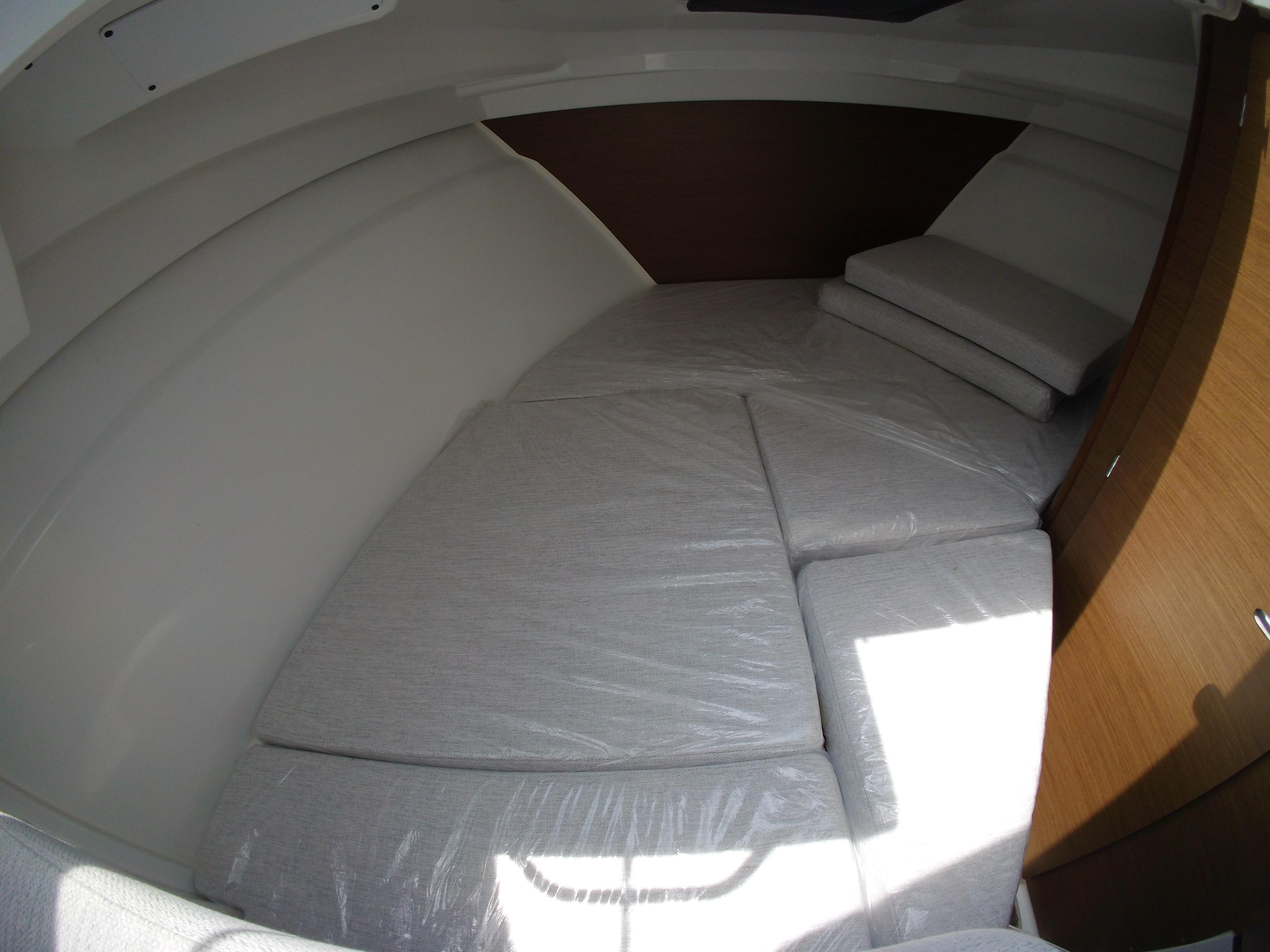 2022 Jeanneau NC 695 Series 2 Boat