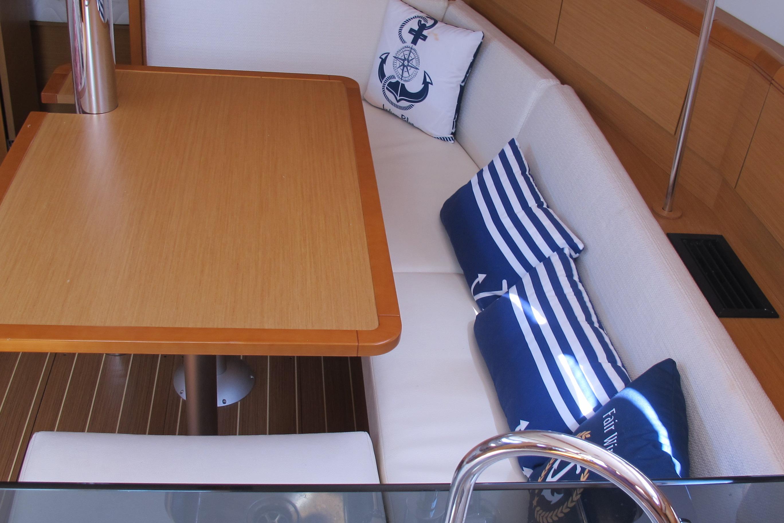 2013 Jeanneau Sun Odyssey 379 Cruisers