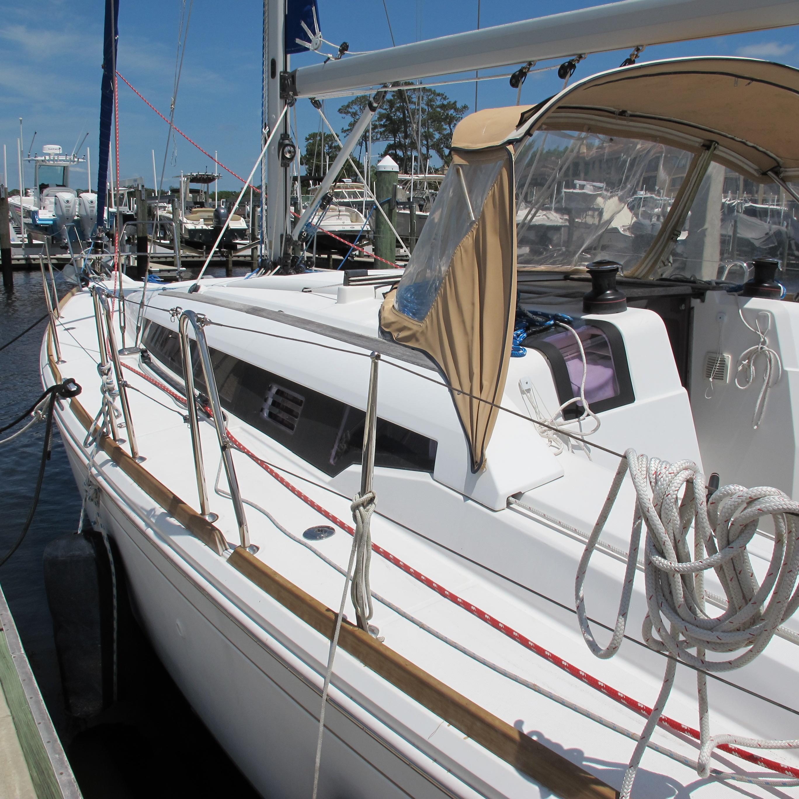 2013 Jeanneau Sun Odyssey 379 Cruisers