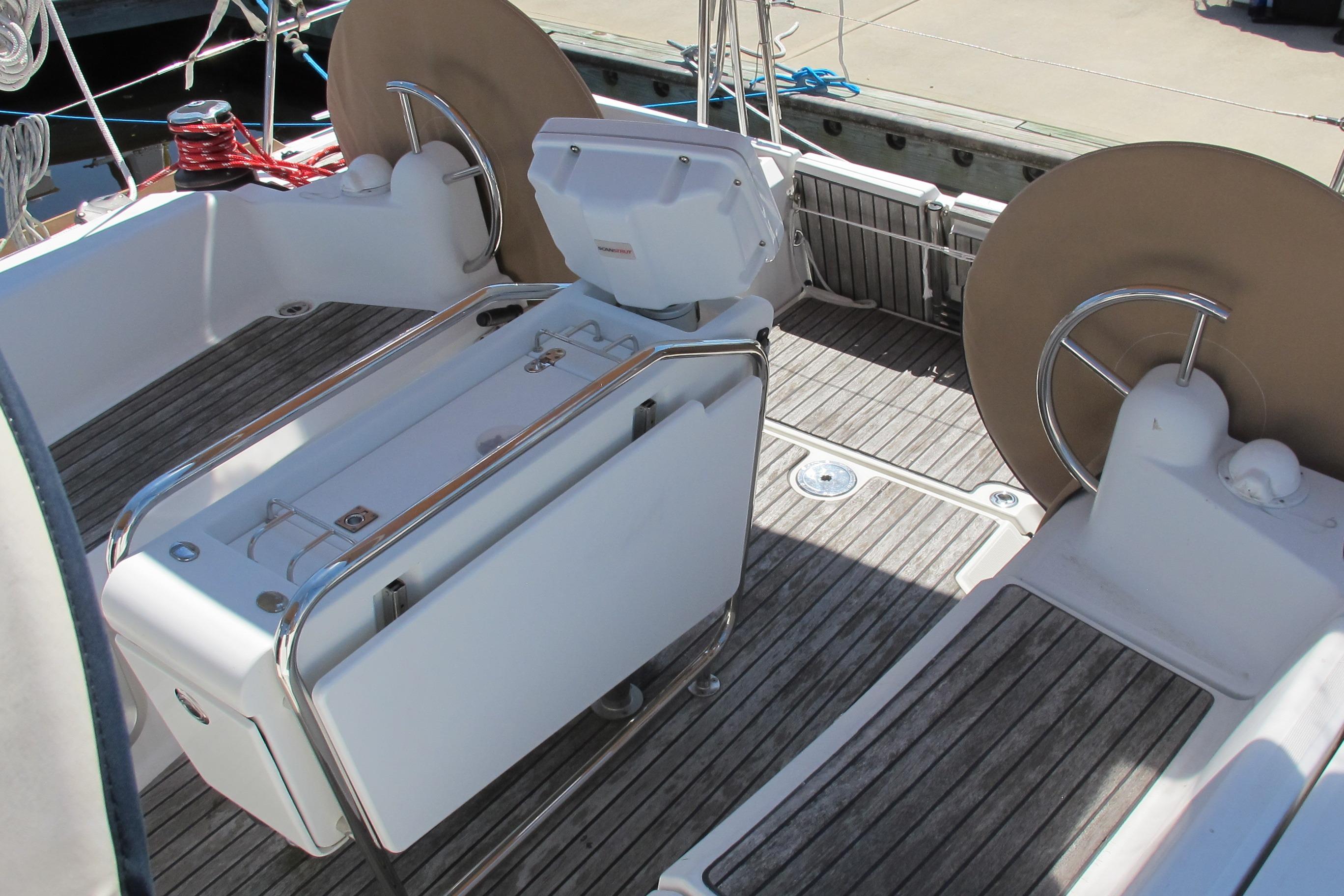 2013 Jeanneau Sun Odyssey 379 Cruisers