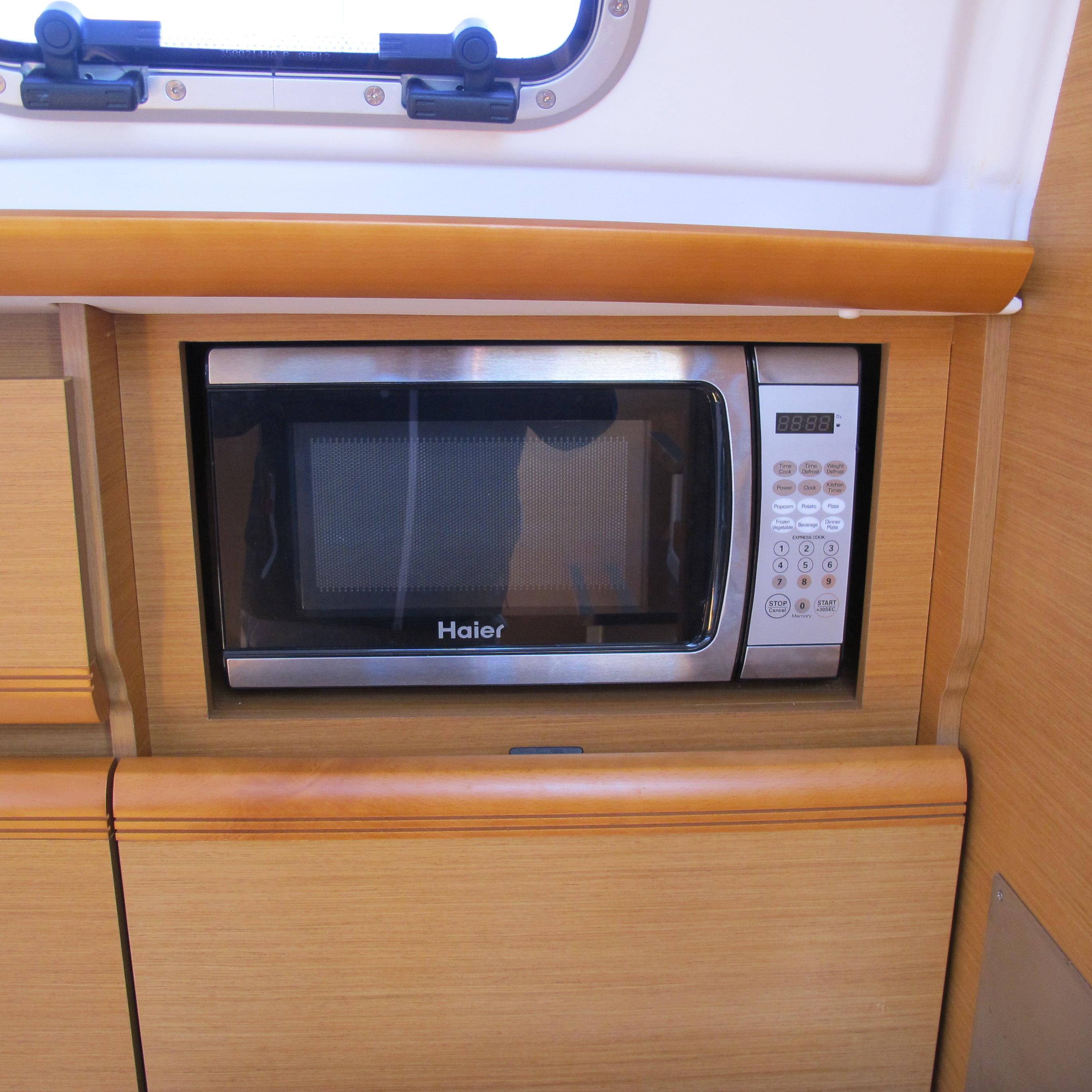 2013 Jeanneau Sun Odyssey 379 Cruisers