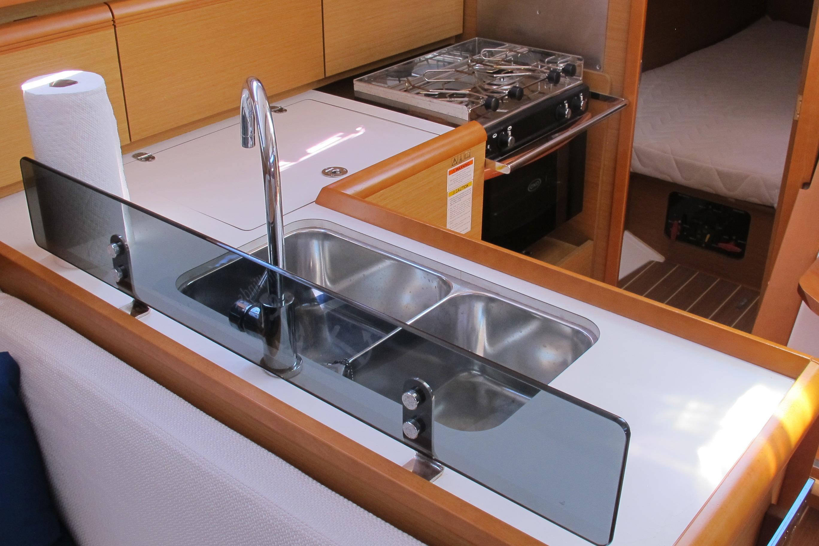 2013 Jeanneau Sun Odyssey 379 Cruisers