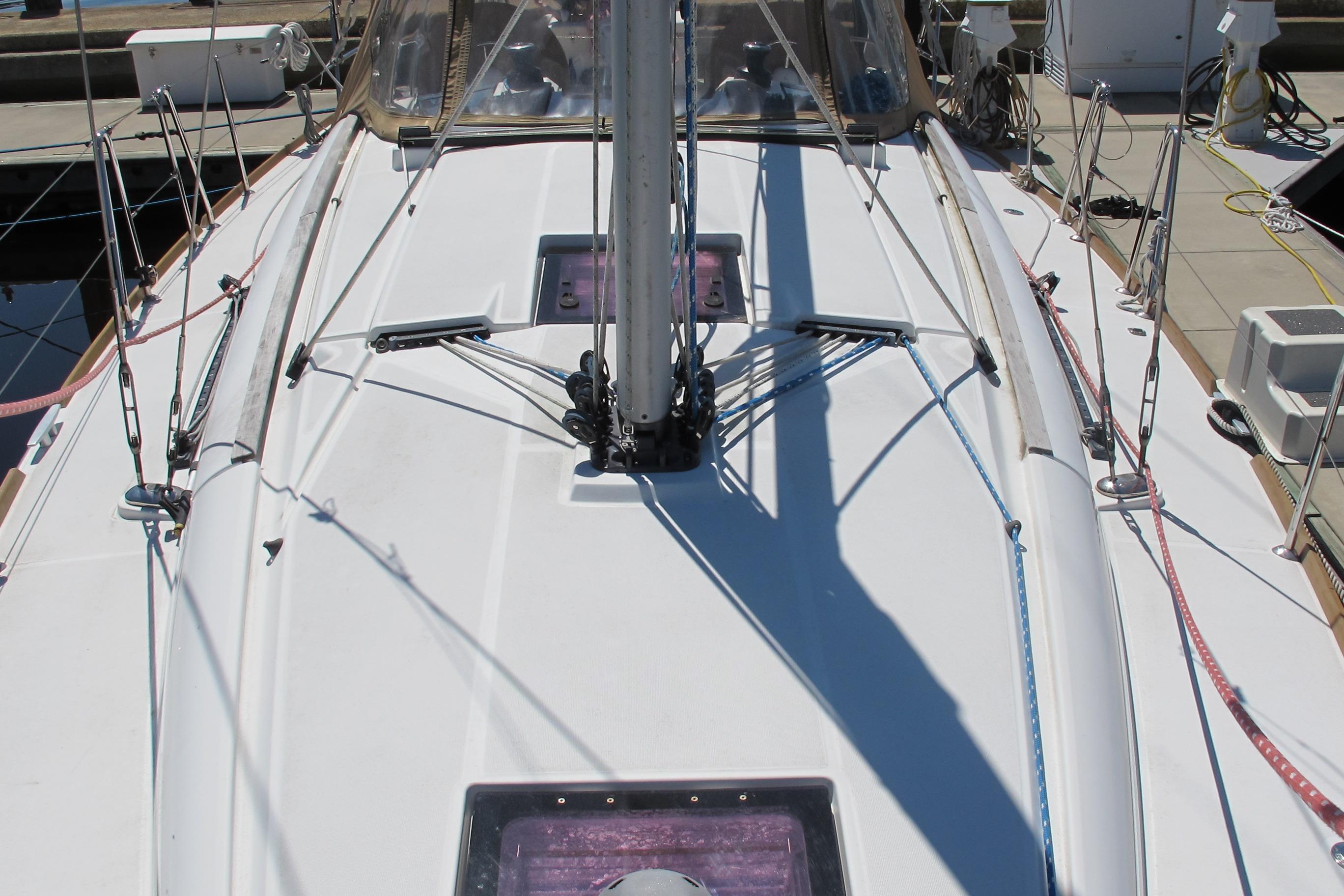 2013 Jeanneau Sun Odyssey 379 Cruisers