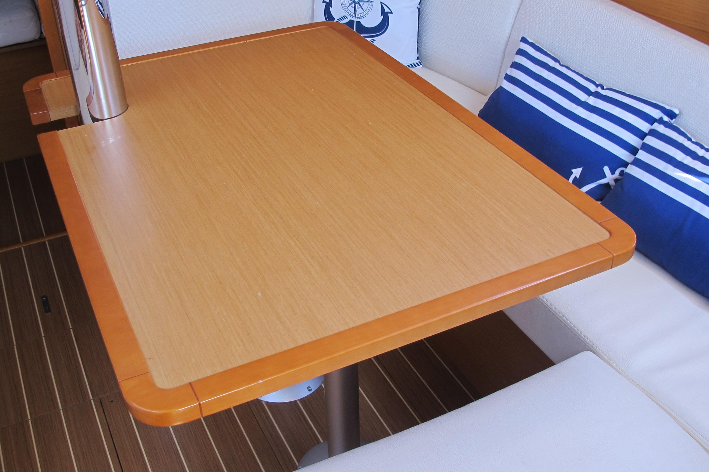 2013 Jeanneau Sun Odyssey 379 Cruisers