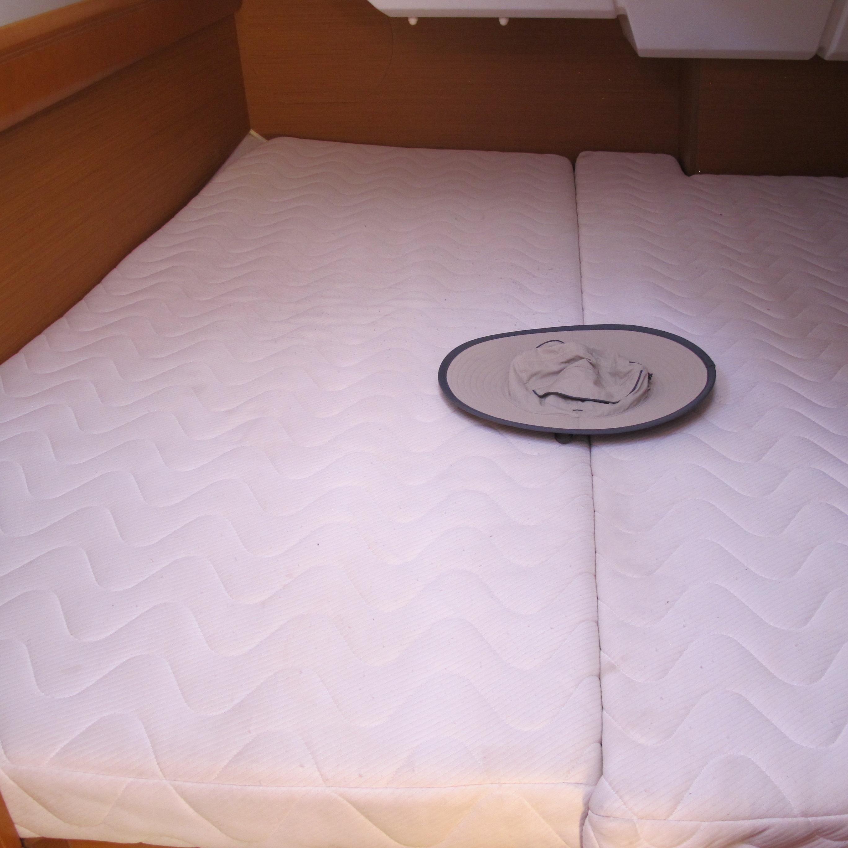 2013 Jeanneau Sun Odyssey 379 Cruisers