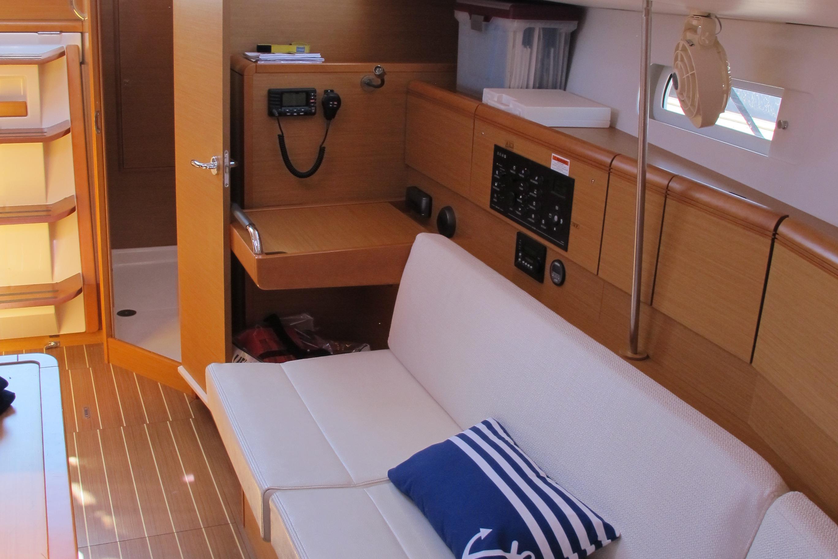 2013 Jeanneau Sun Odyssey 379 Cruisers