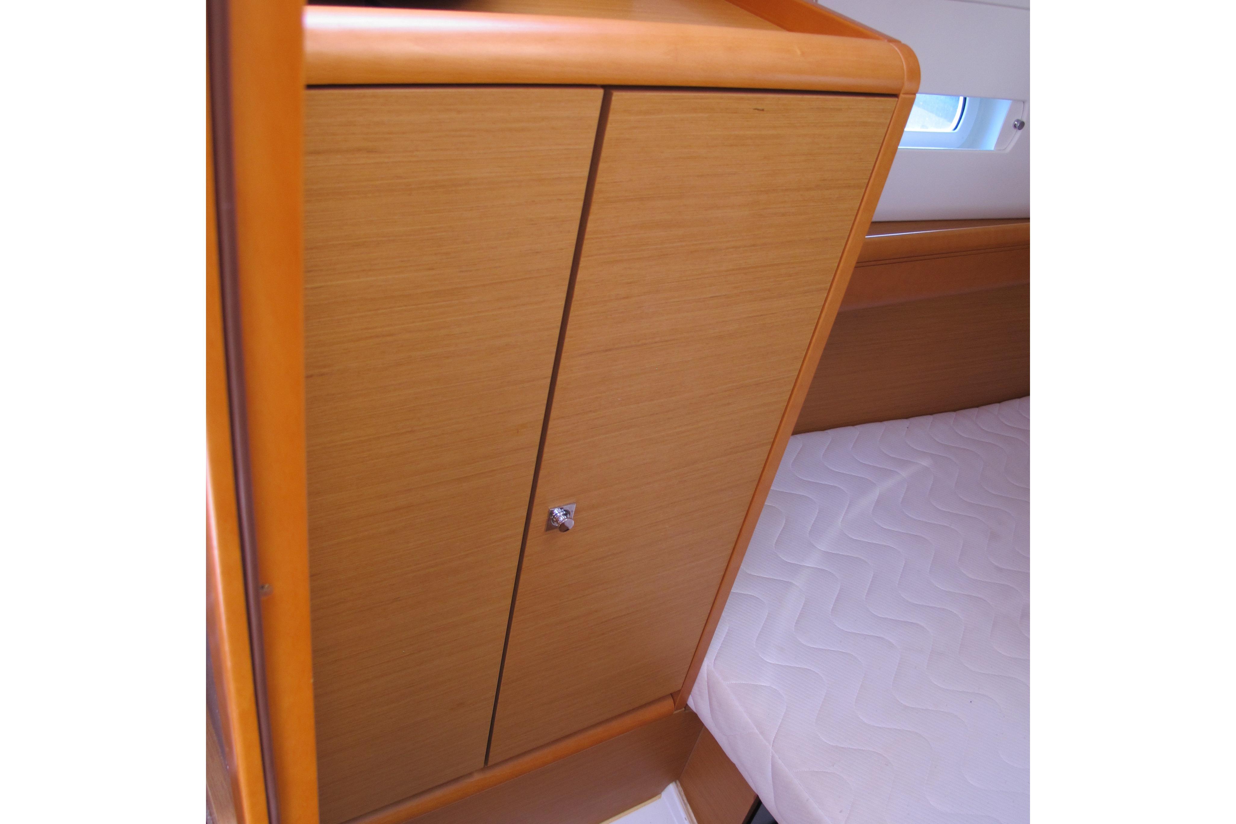 2013 Jeanneau Sun Odyssey 379 Cruisers