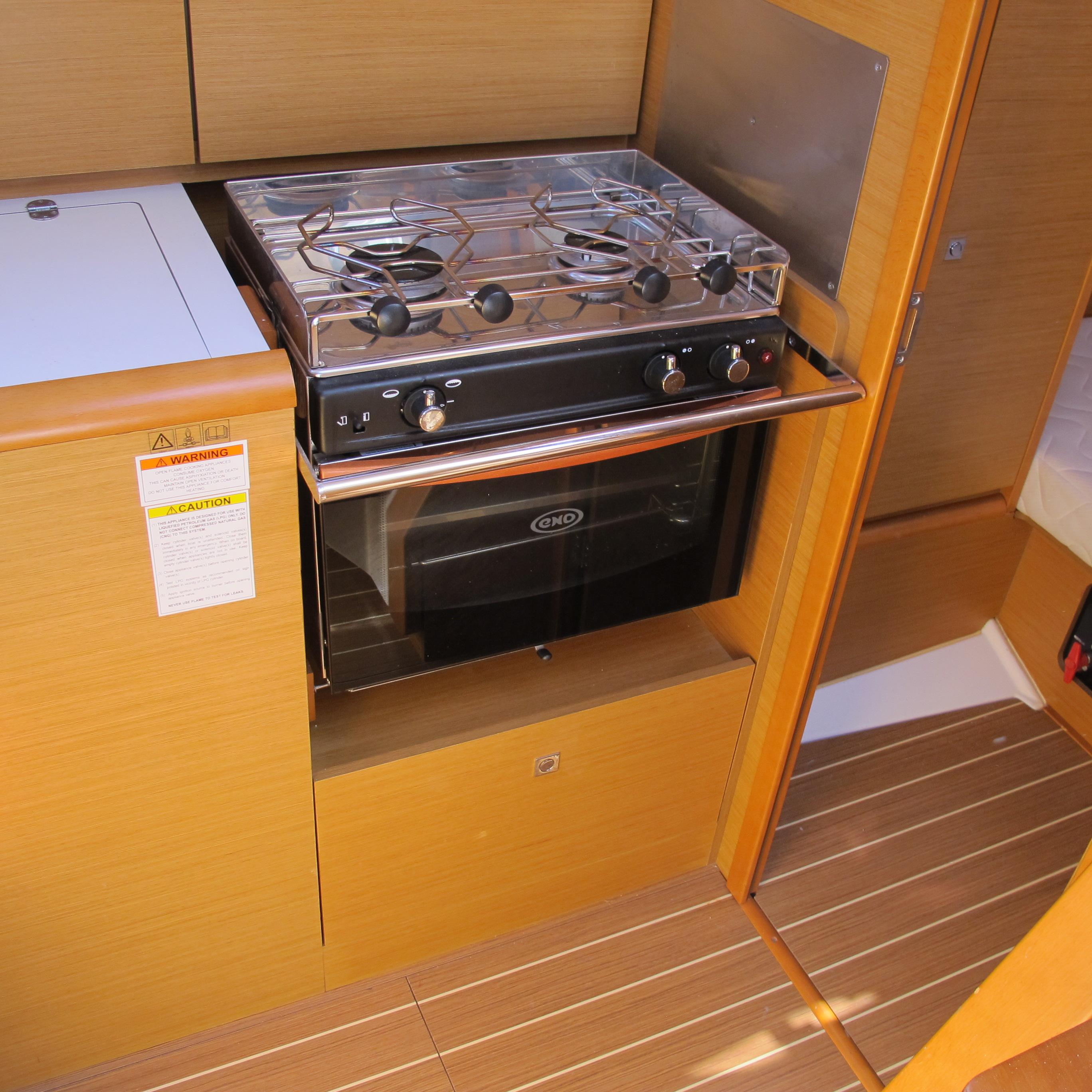 2013 Jeanneau Sun Odyssey 379 Cruisers