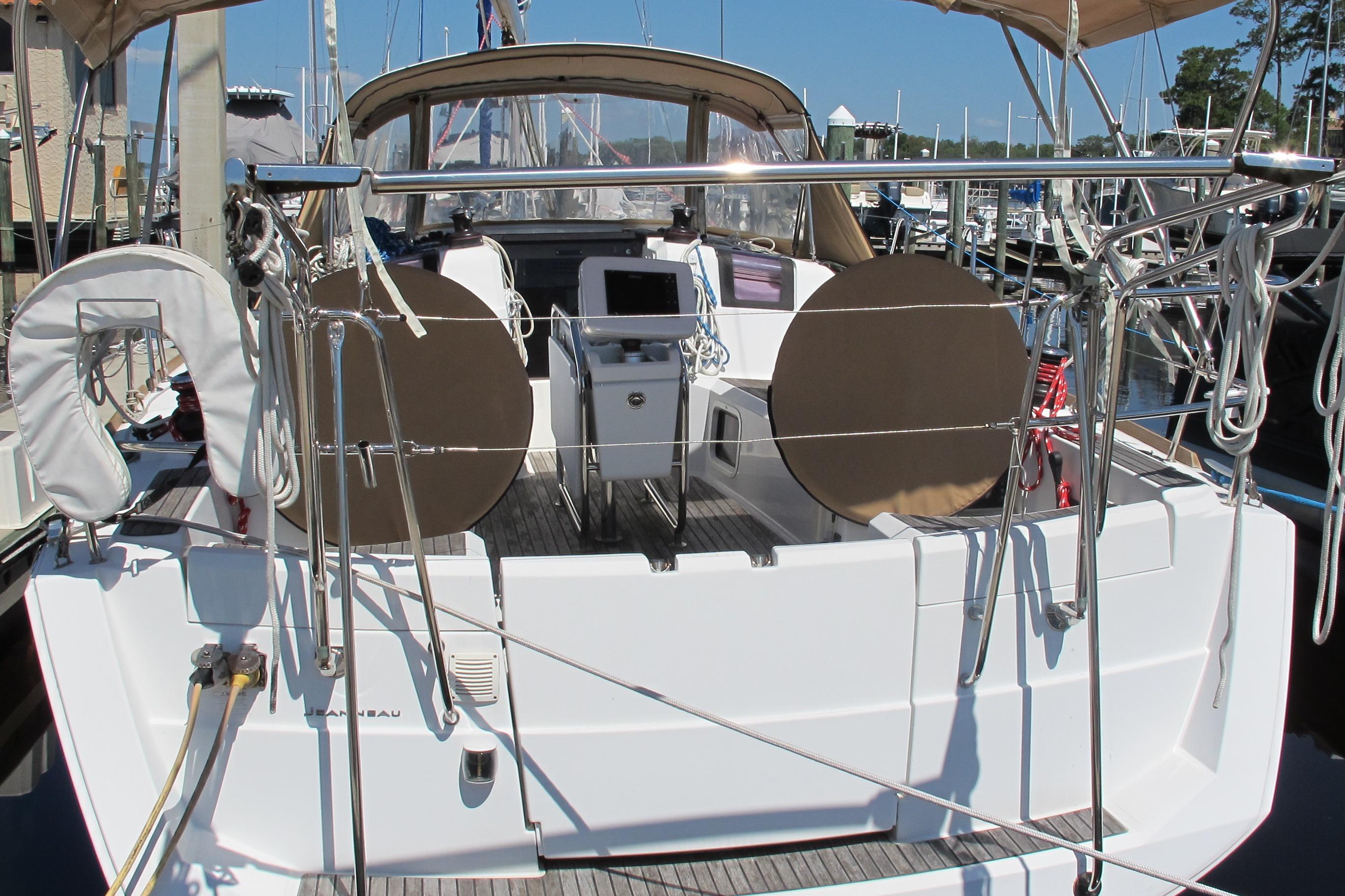 2013 Jeanneau Sun Odyssey 379 Cruisers