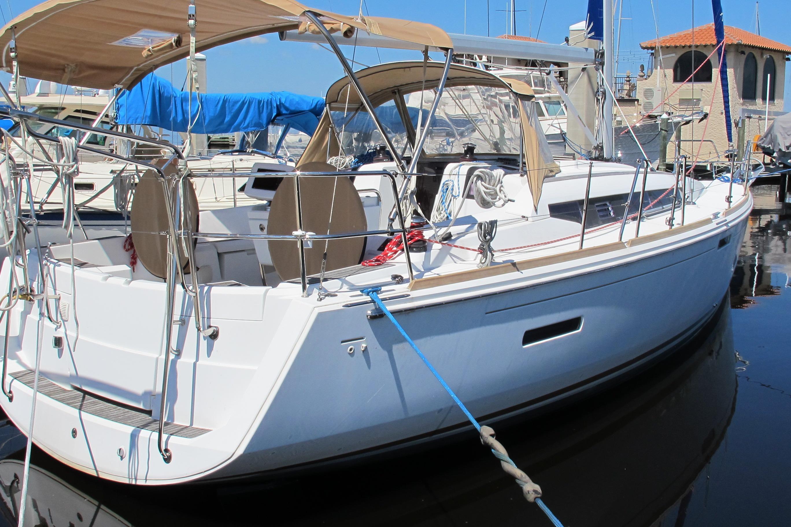 2013 Jeanneau Sun Odyssey 379 Cruisers