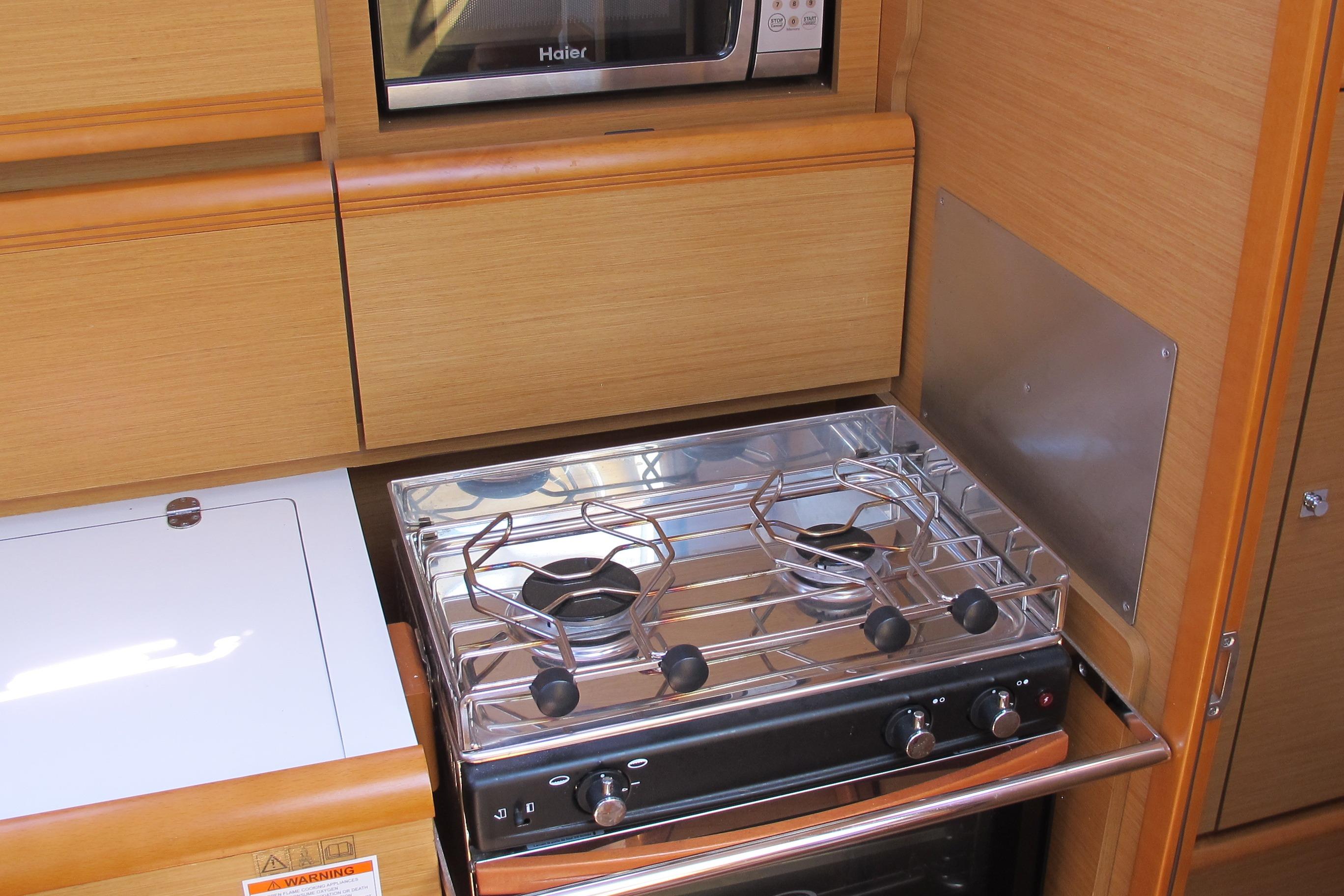 2013 Jeanneau Sun Odyssey 379 Cruisers