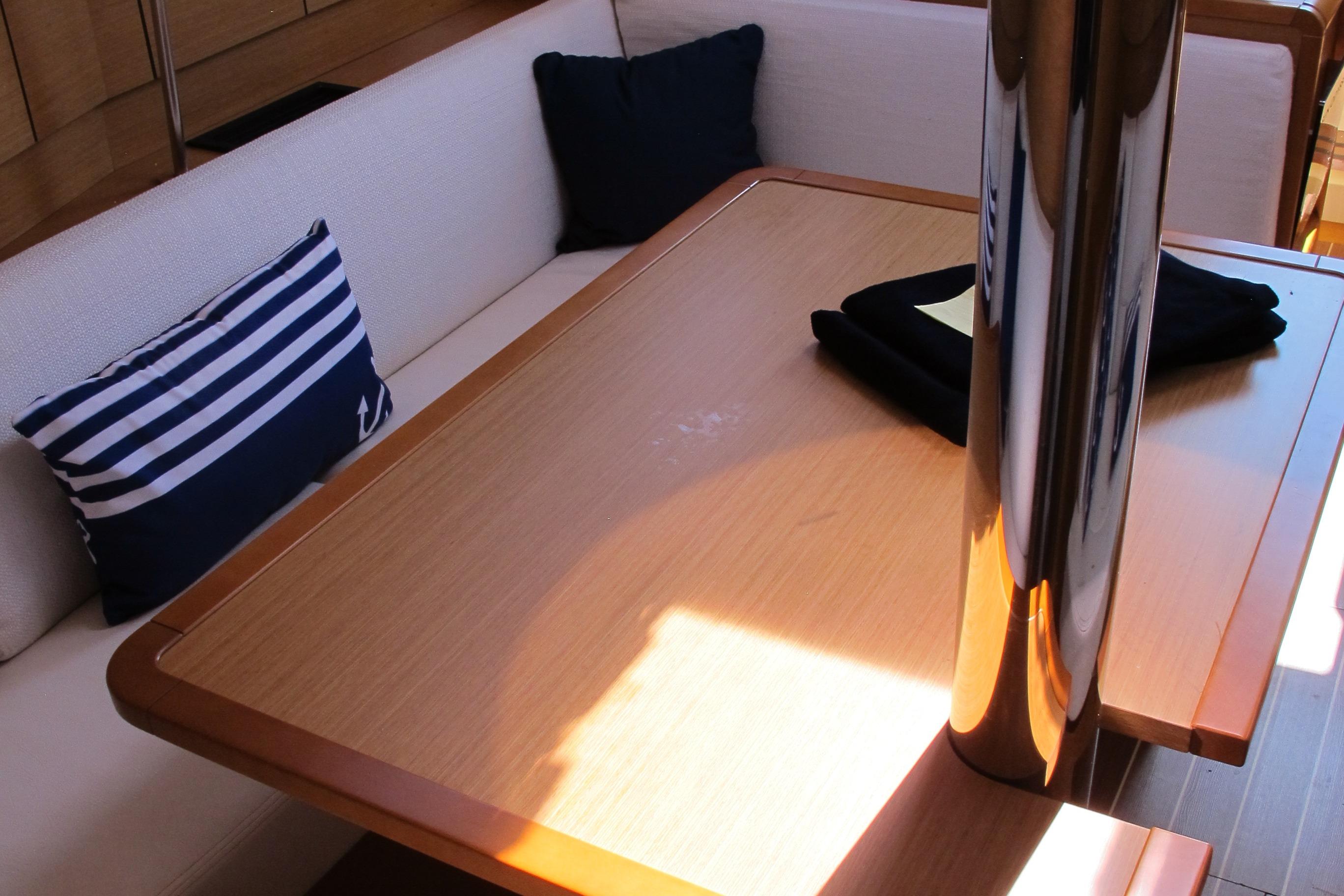 2013 Jeanneau Sun Odyssey 379 Cruisers
