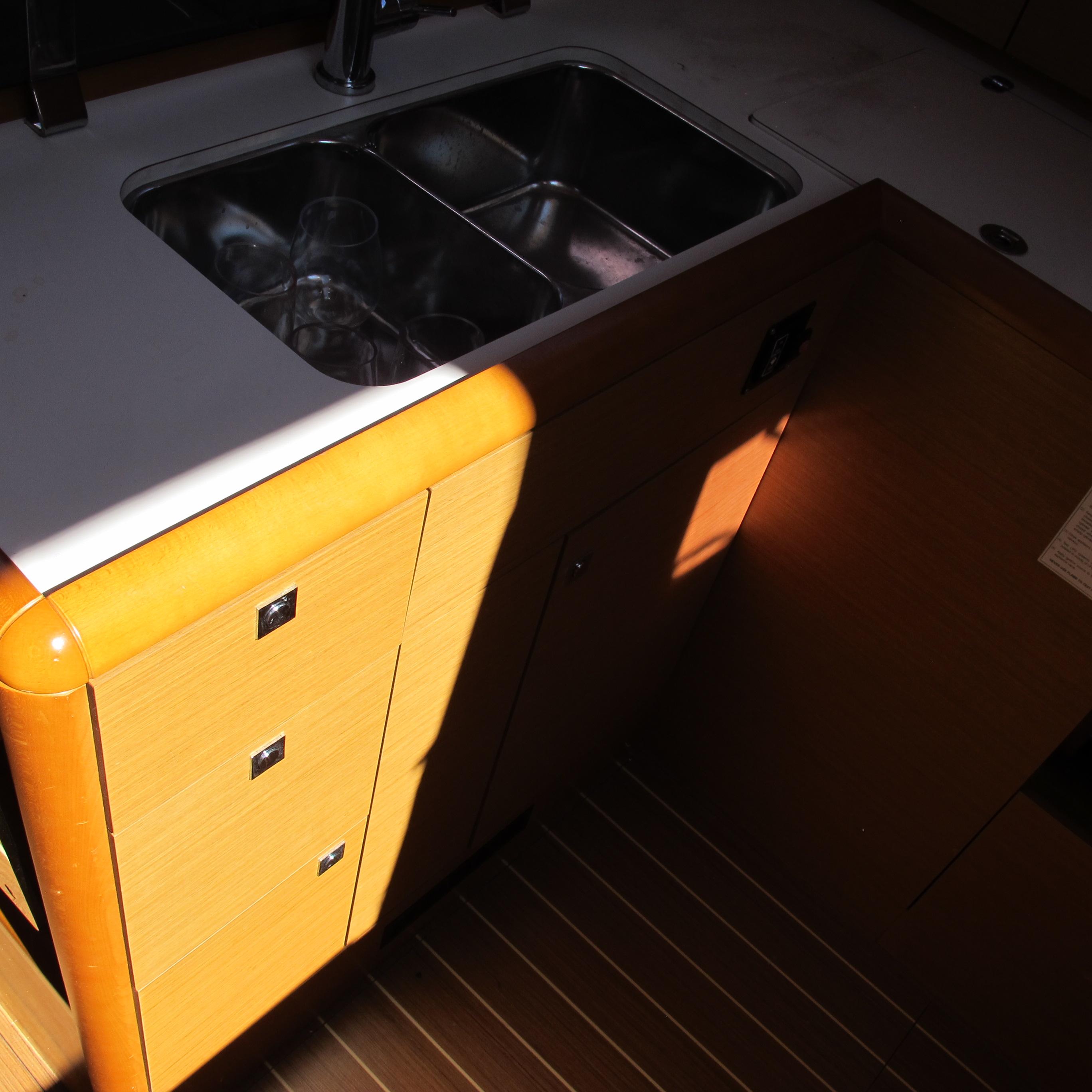 2013 Jeanneau Sun Odyssey 379 Cruisers