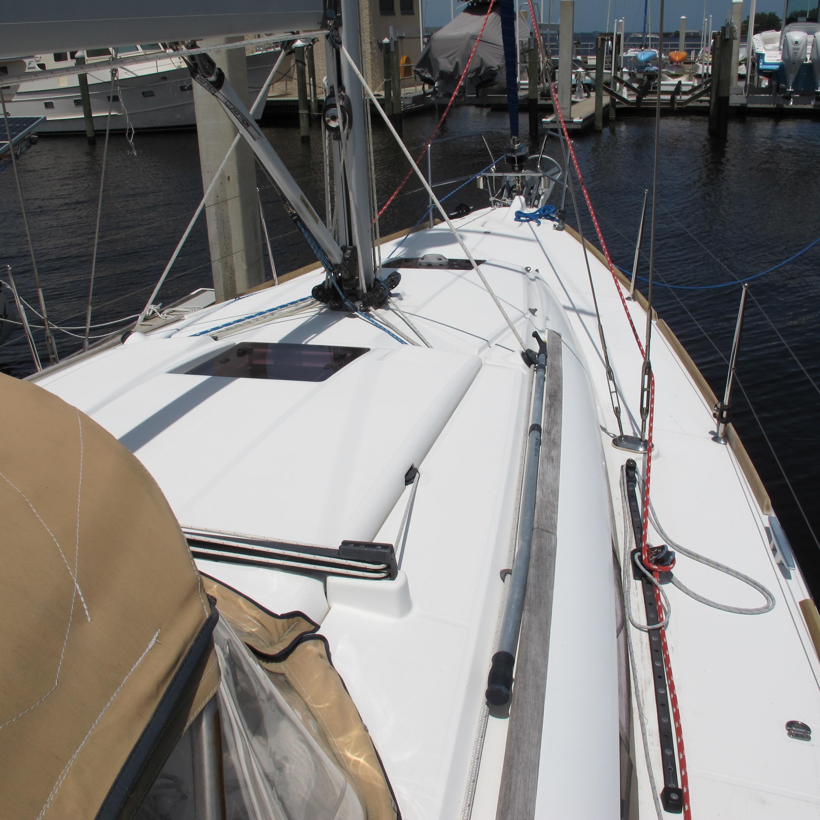 2013 Jeanneau Sun Odyssey 379 Cruisers