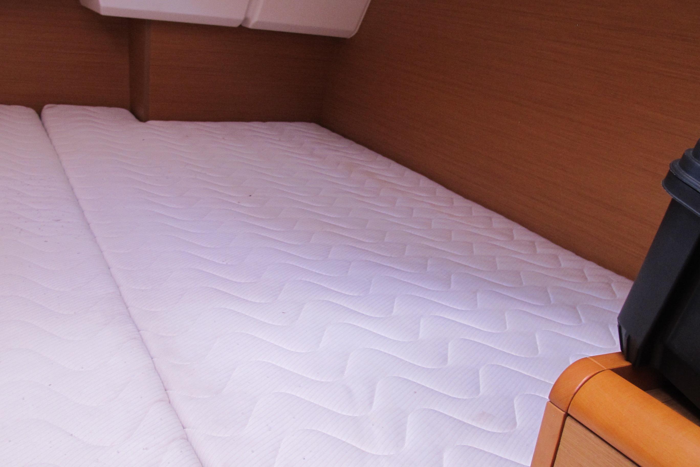 2013 Jeanneau Sun Odyssey 379 Cruisers