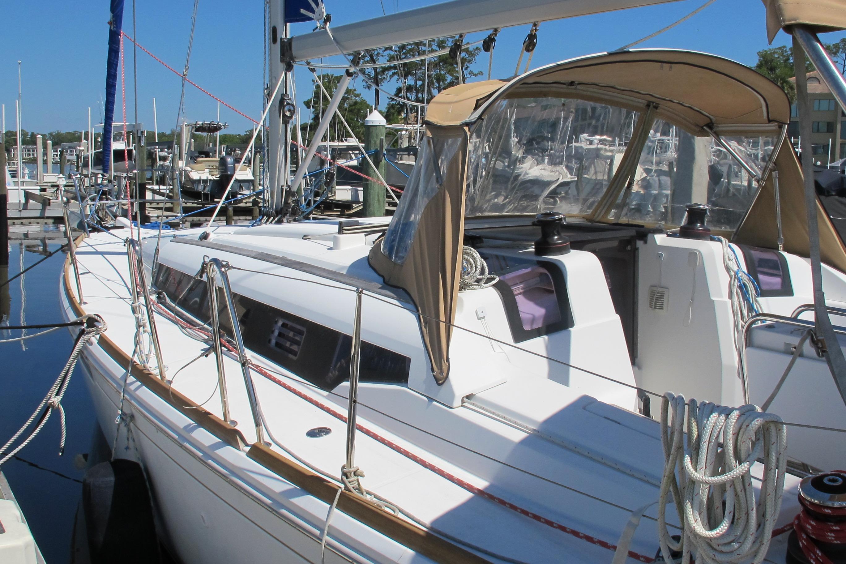 2013 Jeanneau Sun Odyssey 379 Cruisers