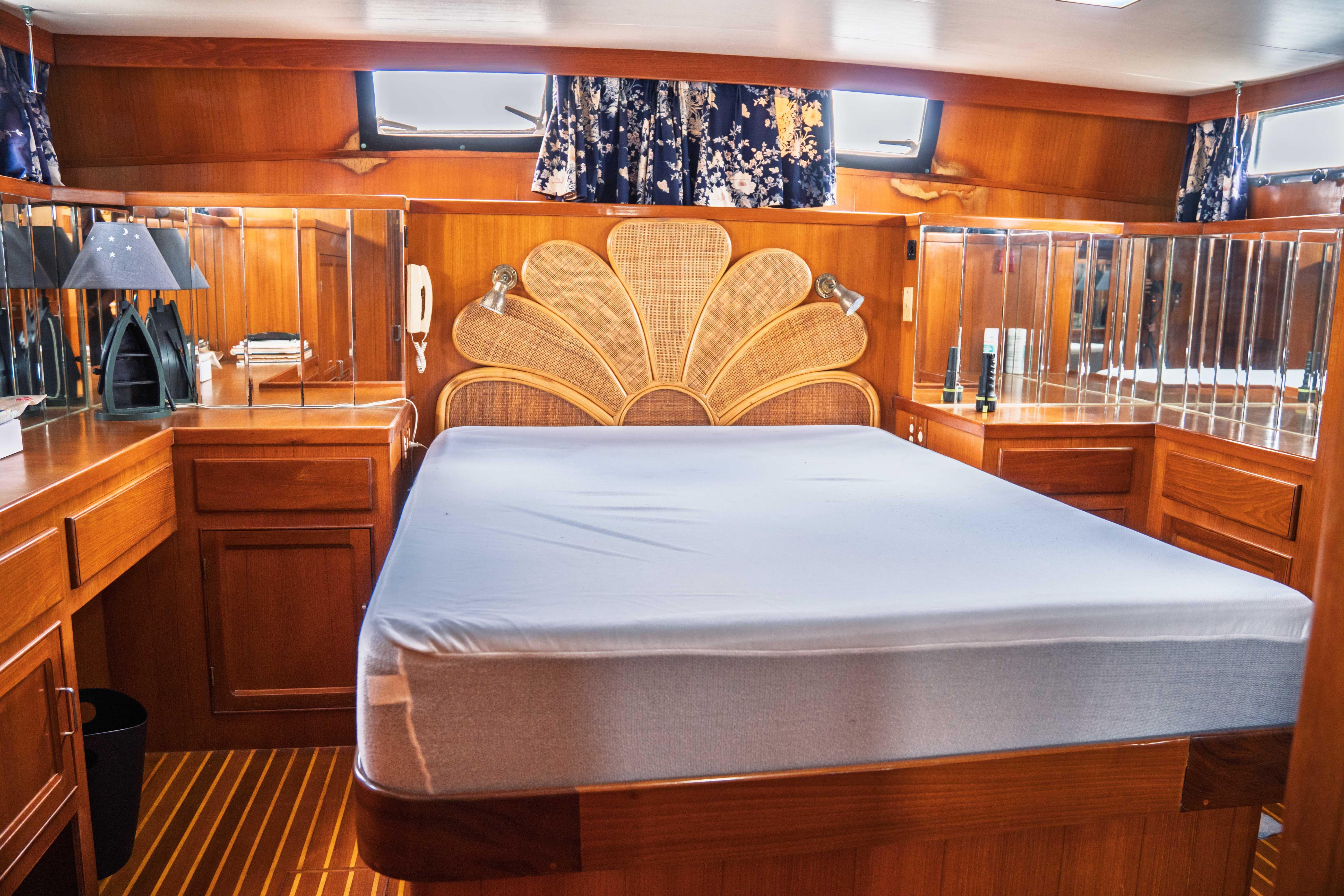 1989 Custom King Yachts 46 Cruisers